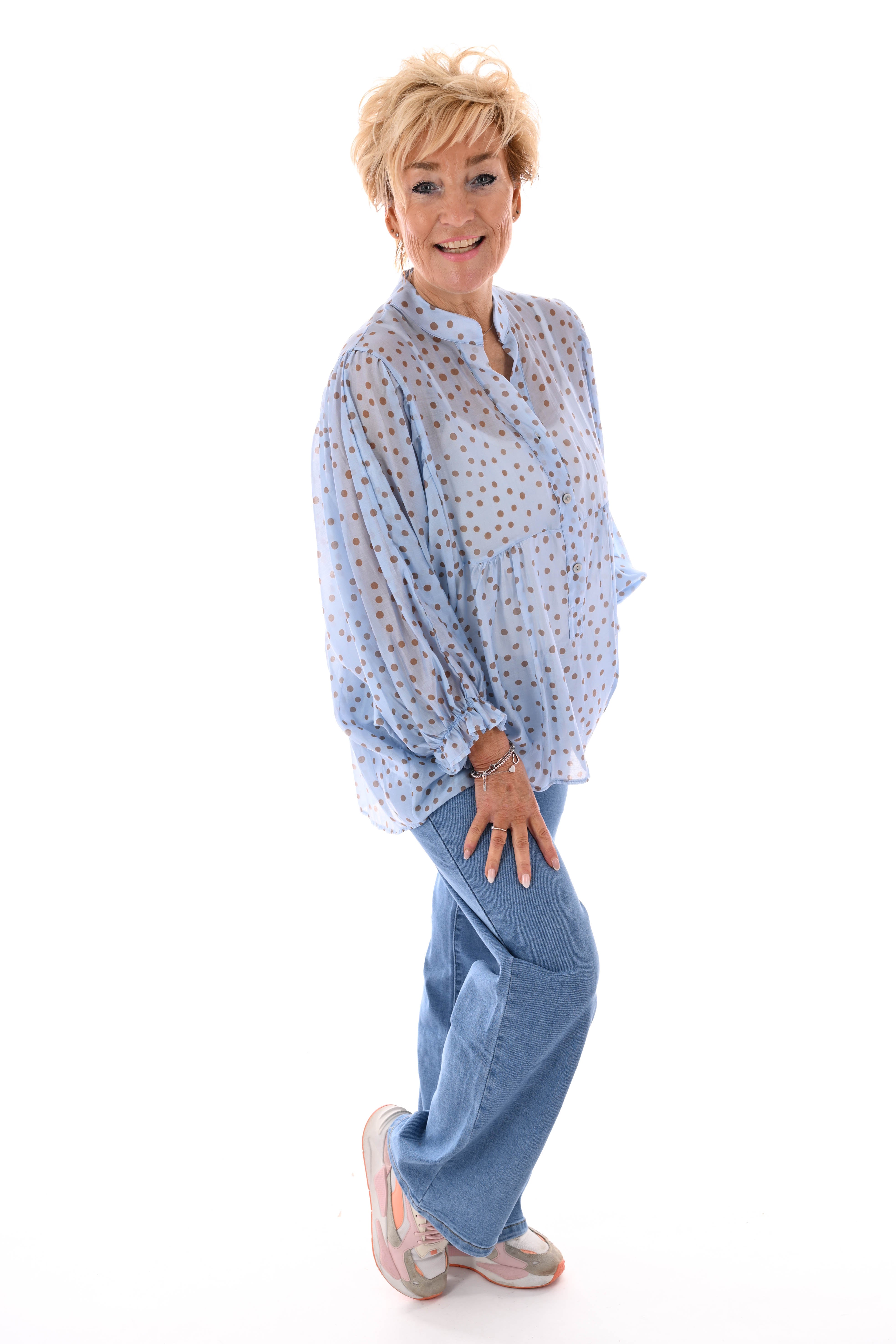 Blouse dots roezelmouwen lichtblauw