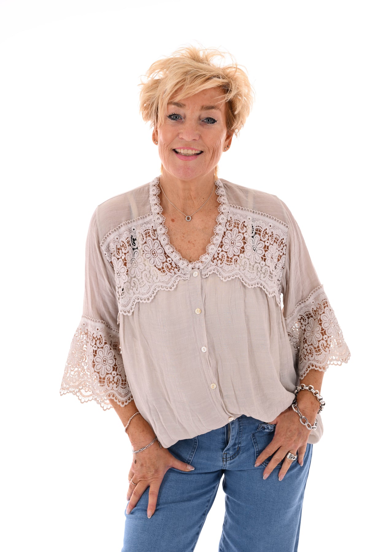 Blouse broderie detail 3/4e mouwen beige