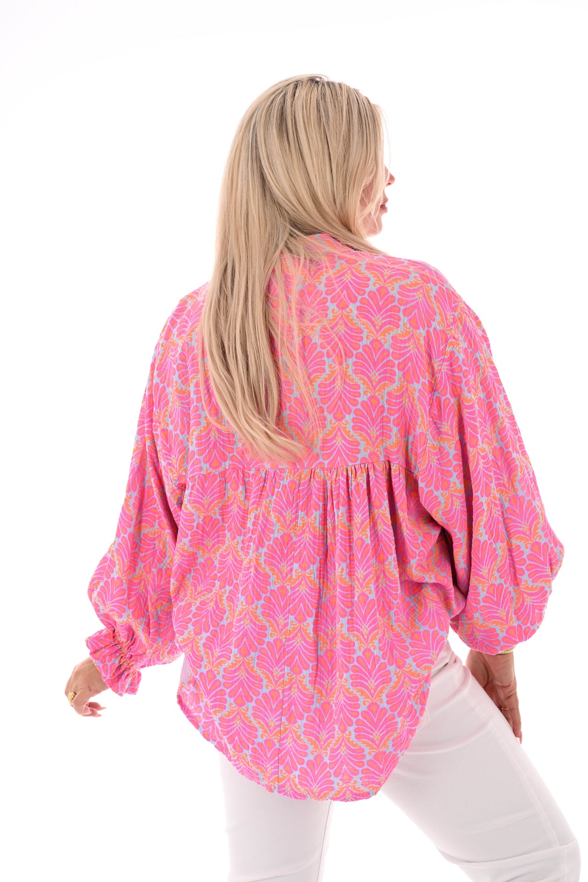 Blouse roezelmouwen abstracte bloemen lichtblauw/fuchsia