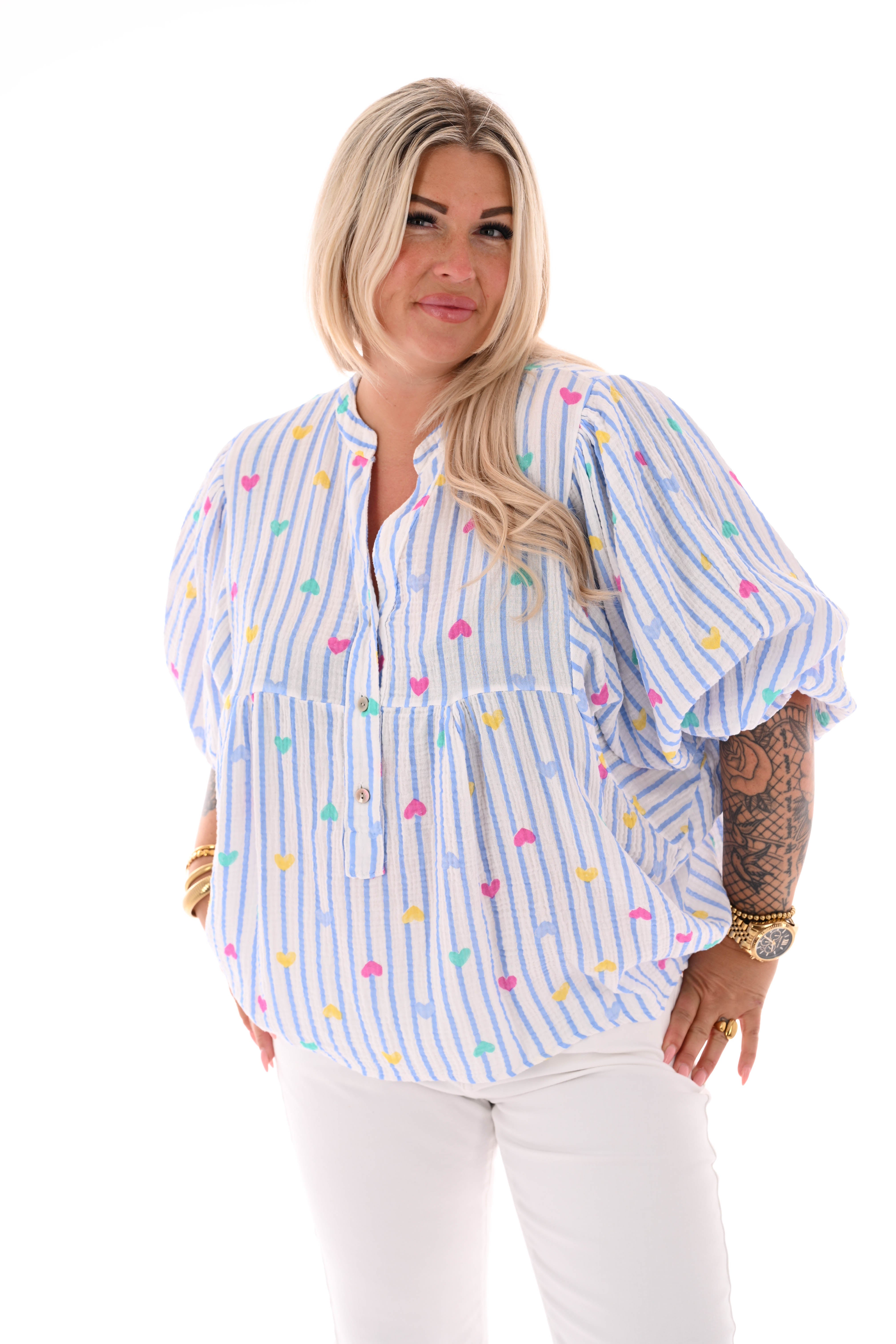Blouse roezelmouwen strepen en hartjes lichtblauw