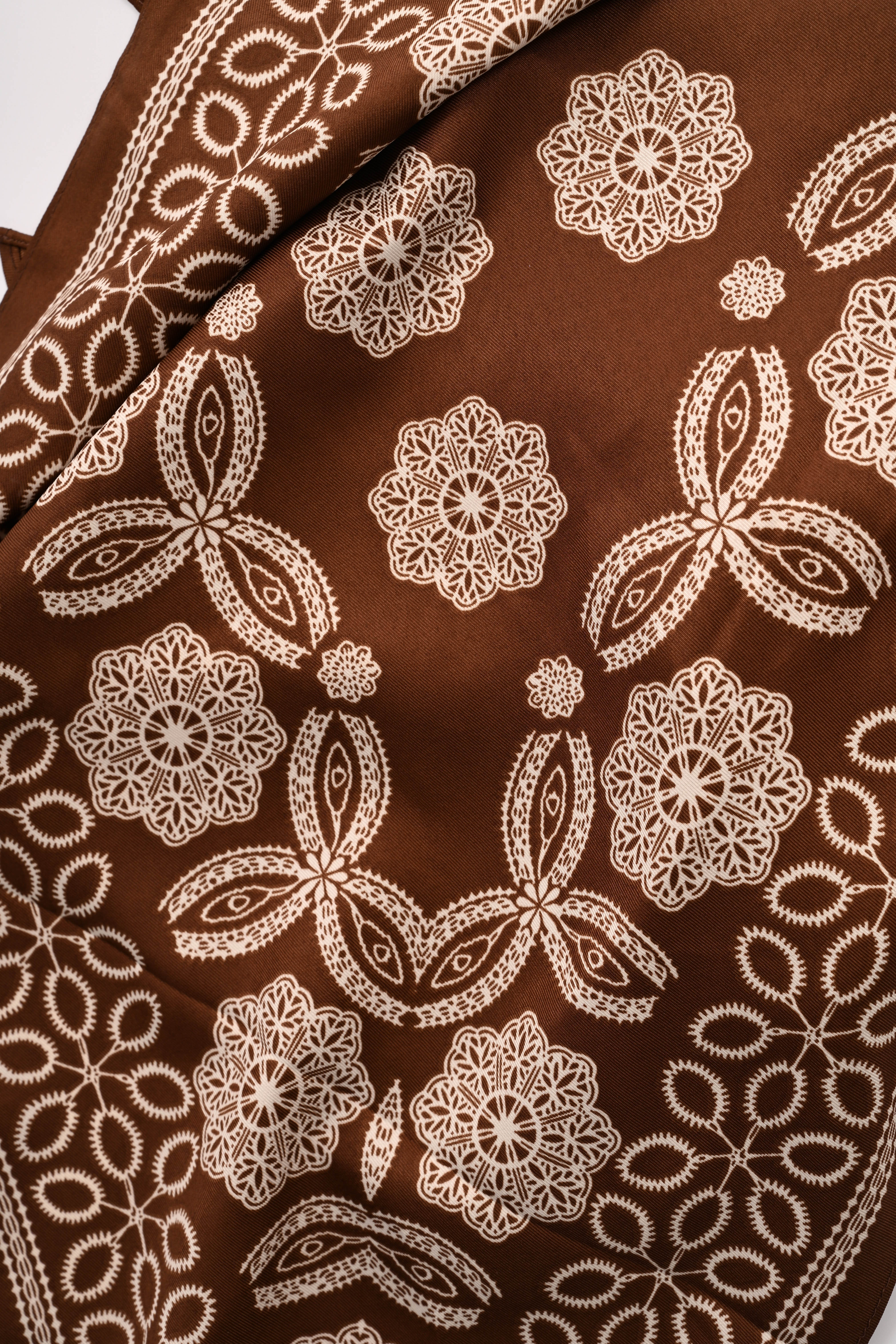 Kort sjaaltje bloemen bruin