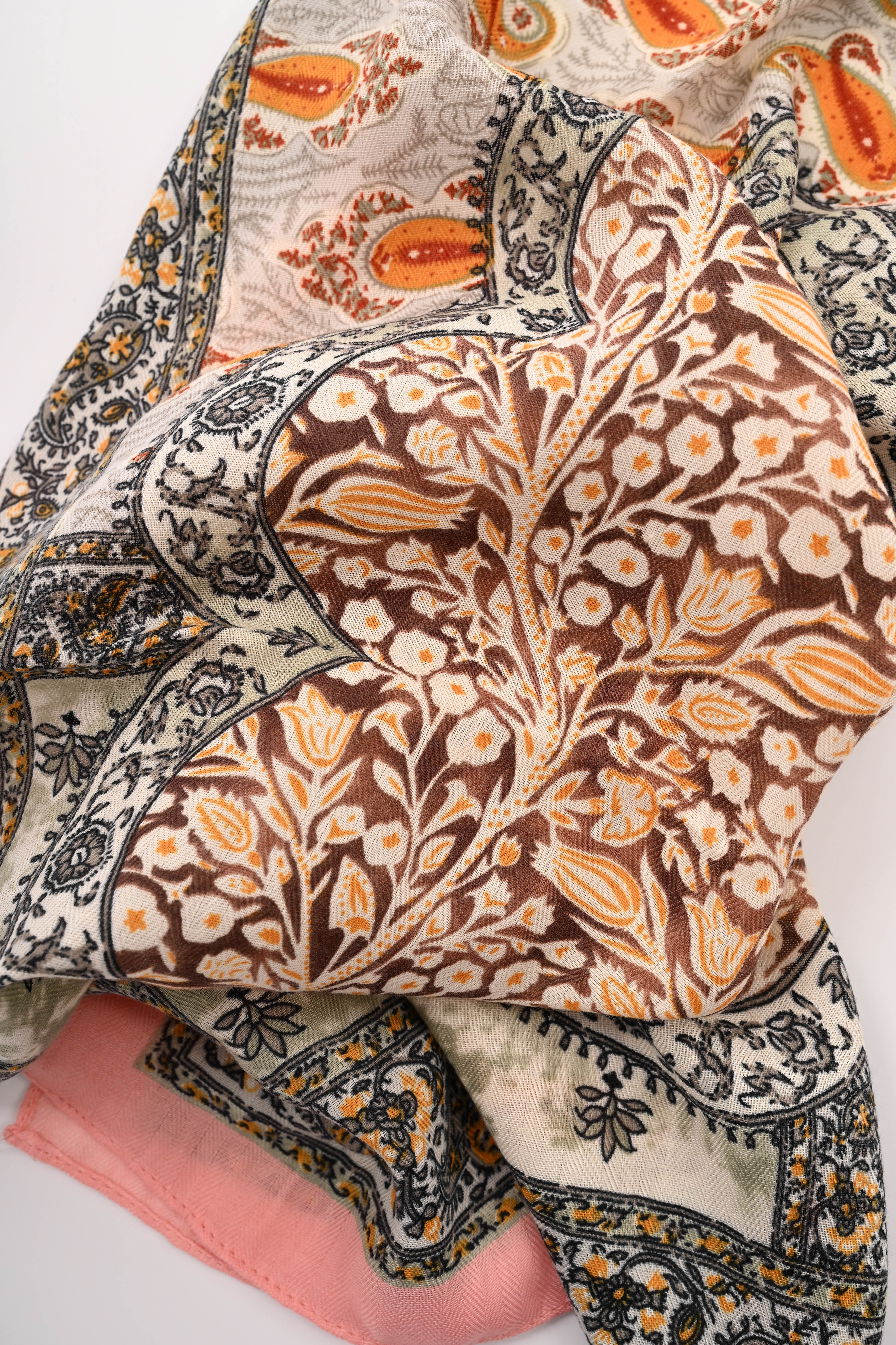 Kort sjaaltje bloemen paisley bruin/roze