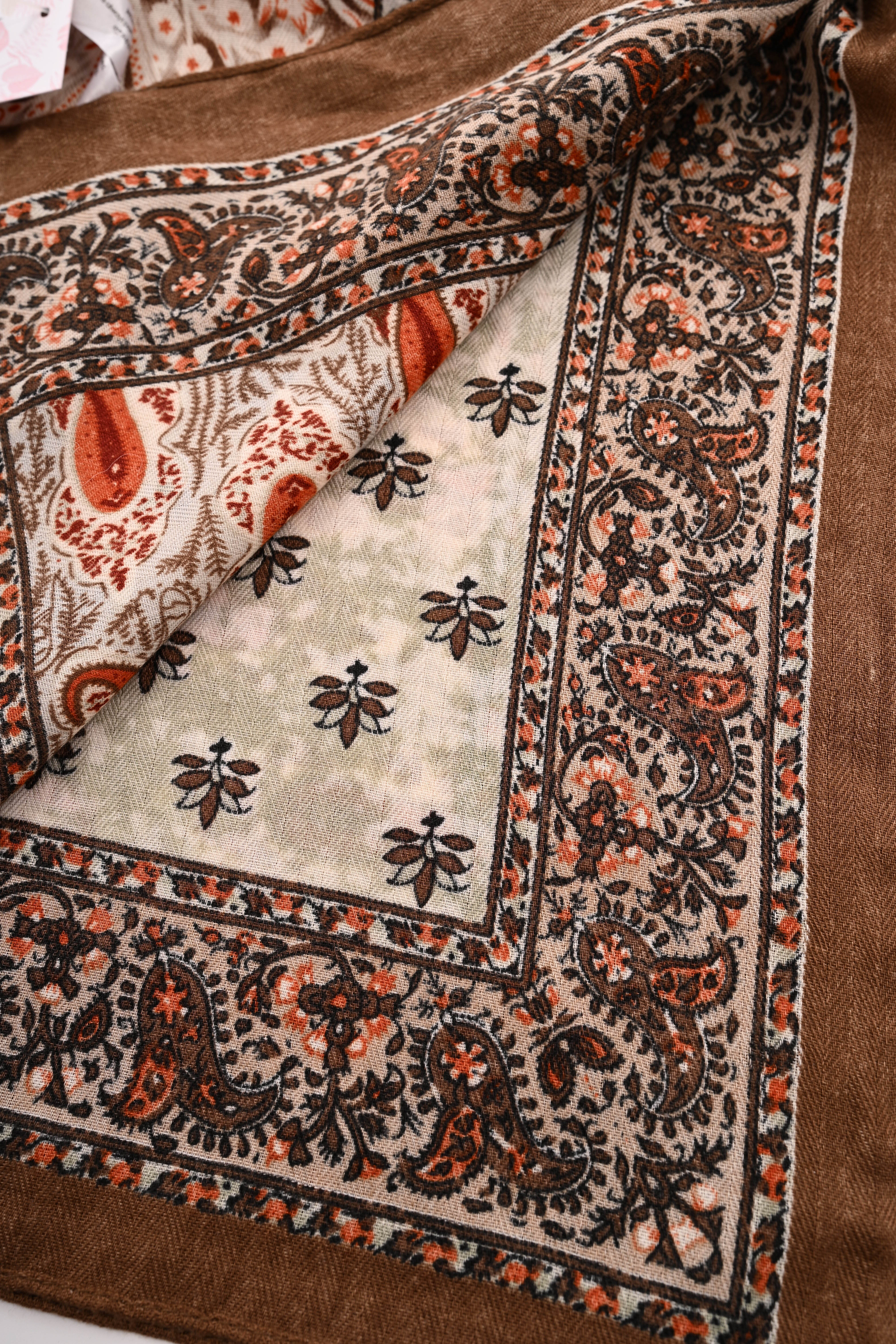 Kort sjaaltje bloemen paisley bruin/oranje