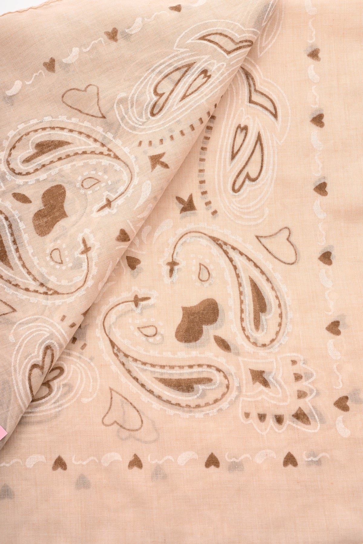 Kort sjaaltje hartjes beige