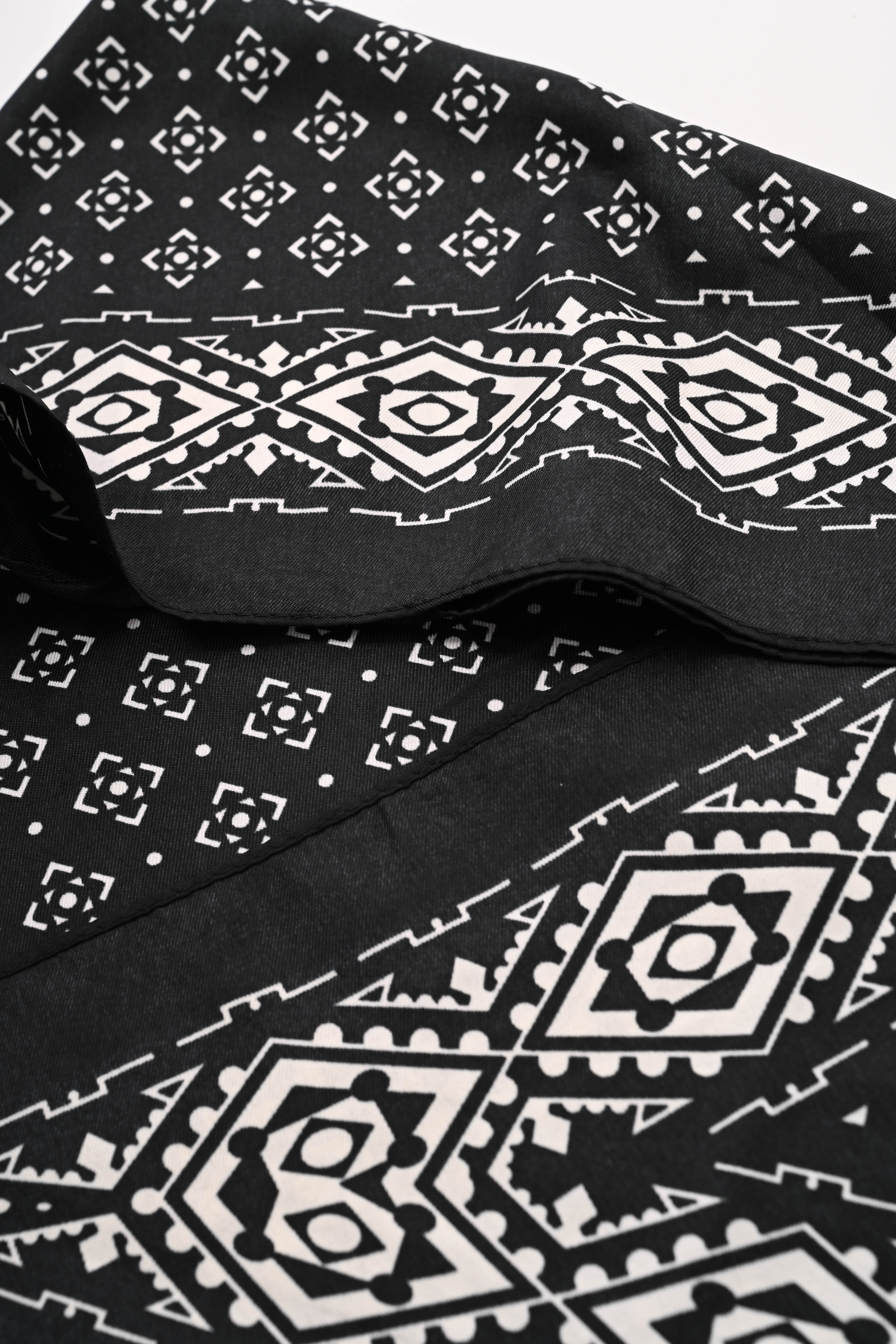 Kort sjaaltje abstracte ruit zwart