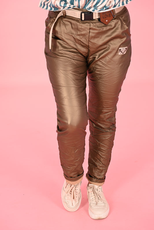 Leather look broek met riem goud