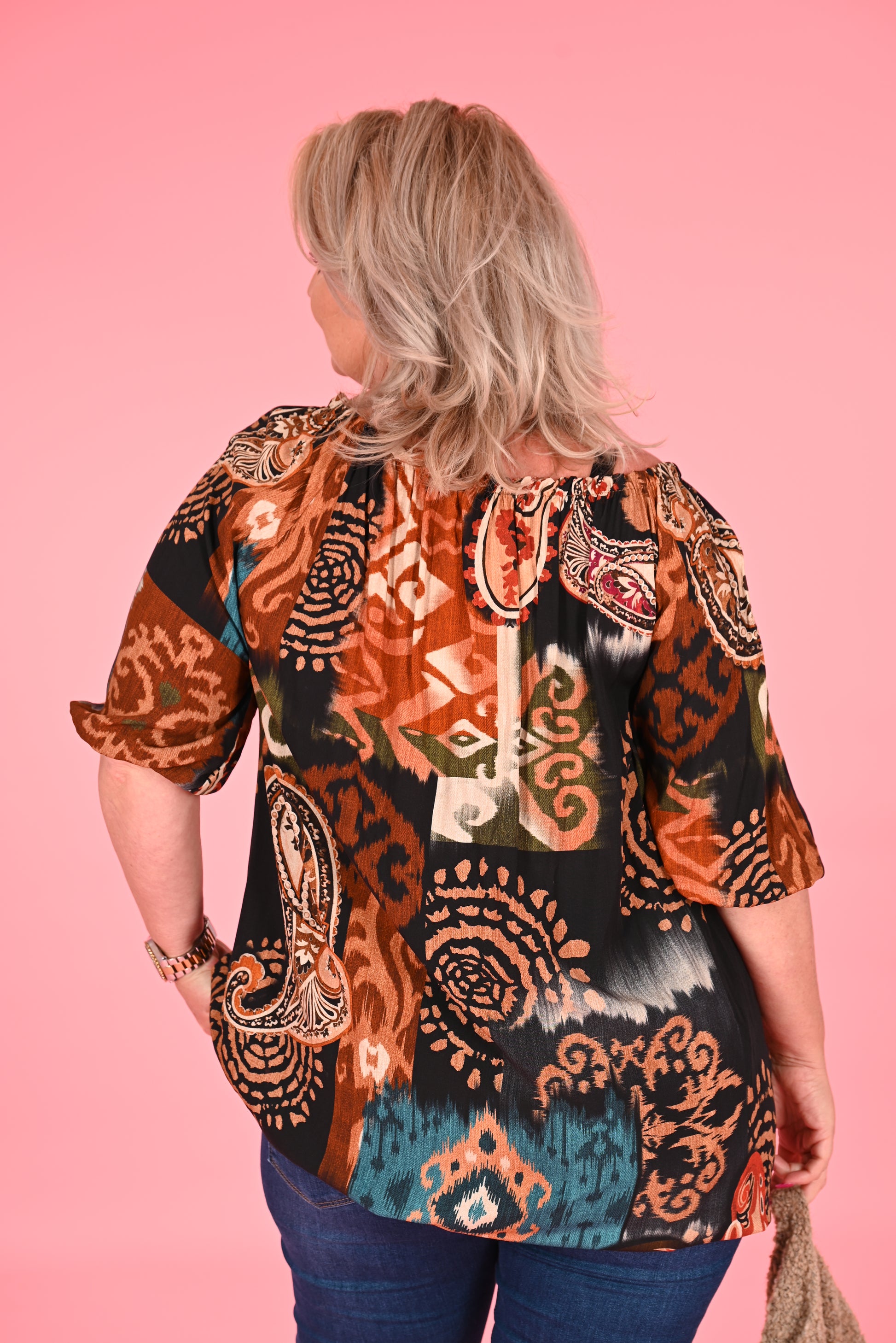 Lange top elastieken hals paisley zwart