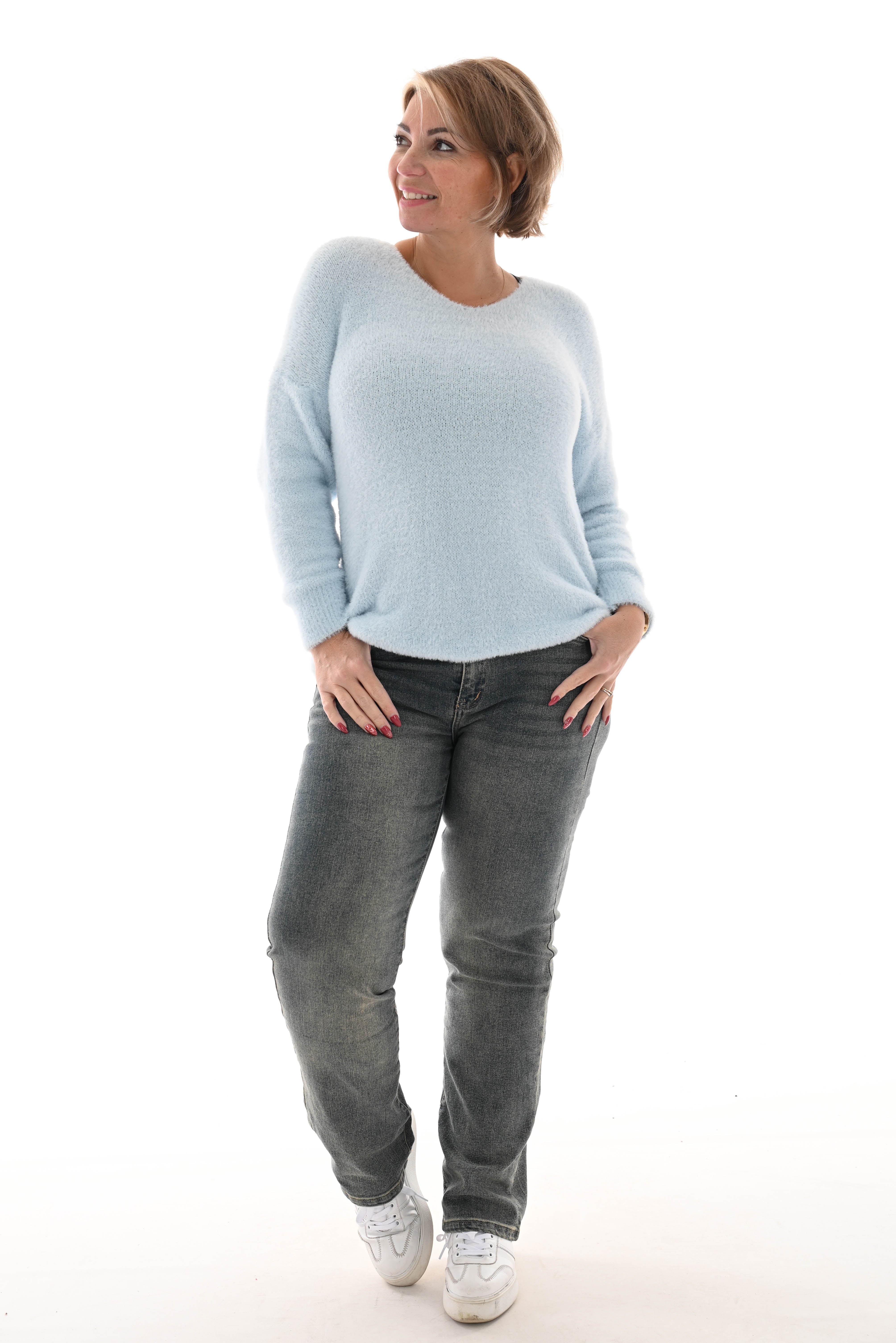 Korte fluffy trui v-hals licht blauw