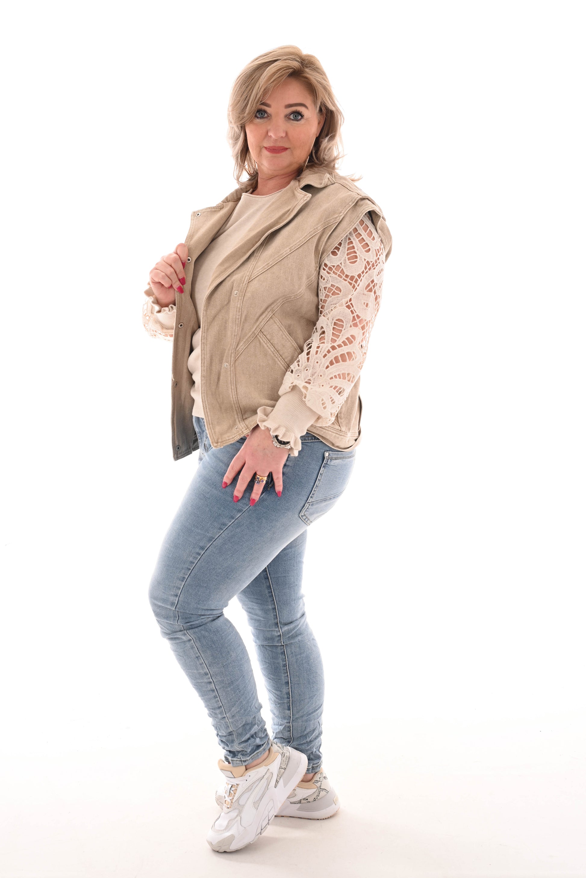 Gilet met drukknopen beige