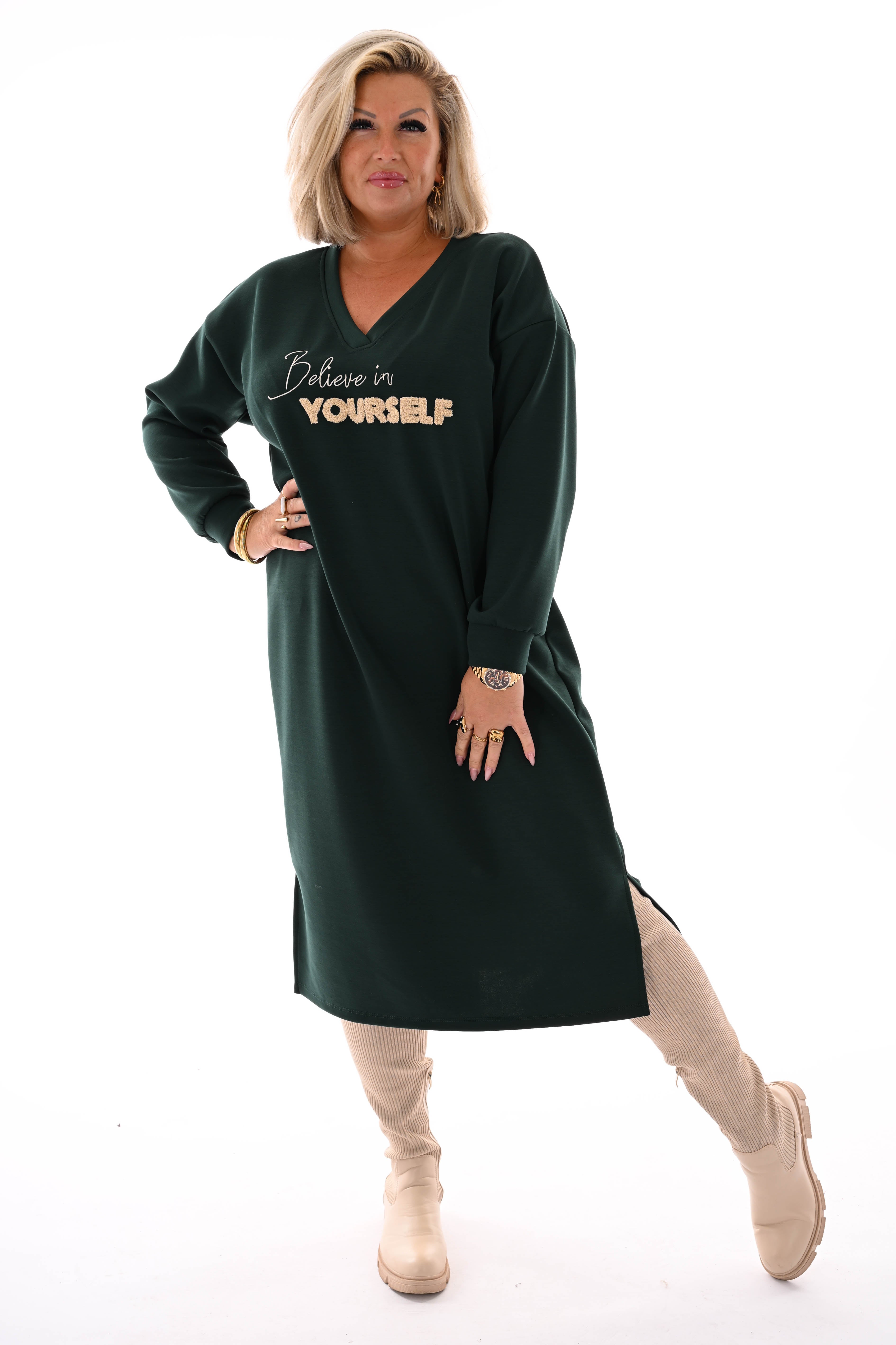 Sweaterdress believe in yourself donkergroen