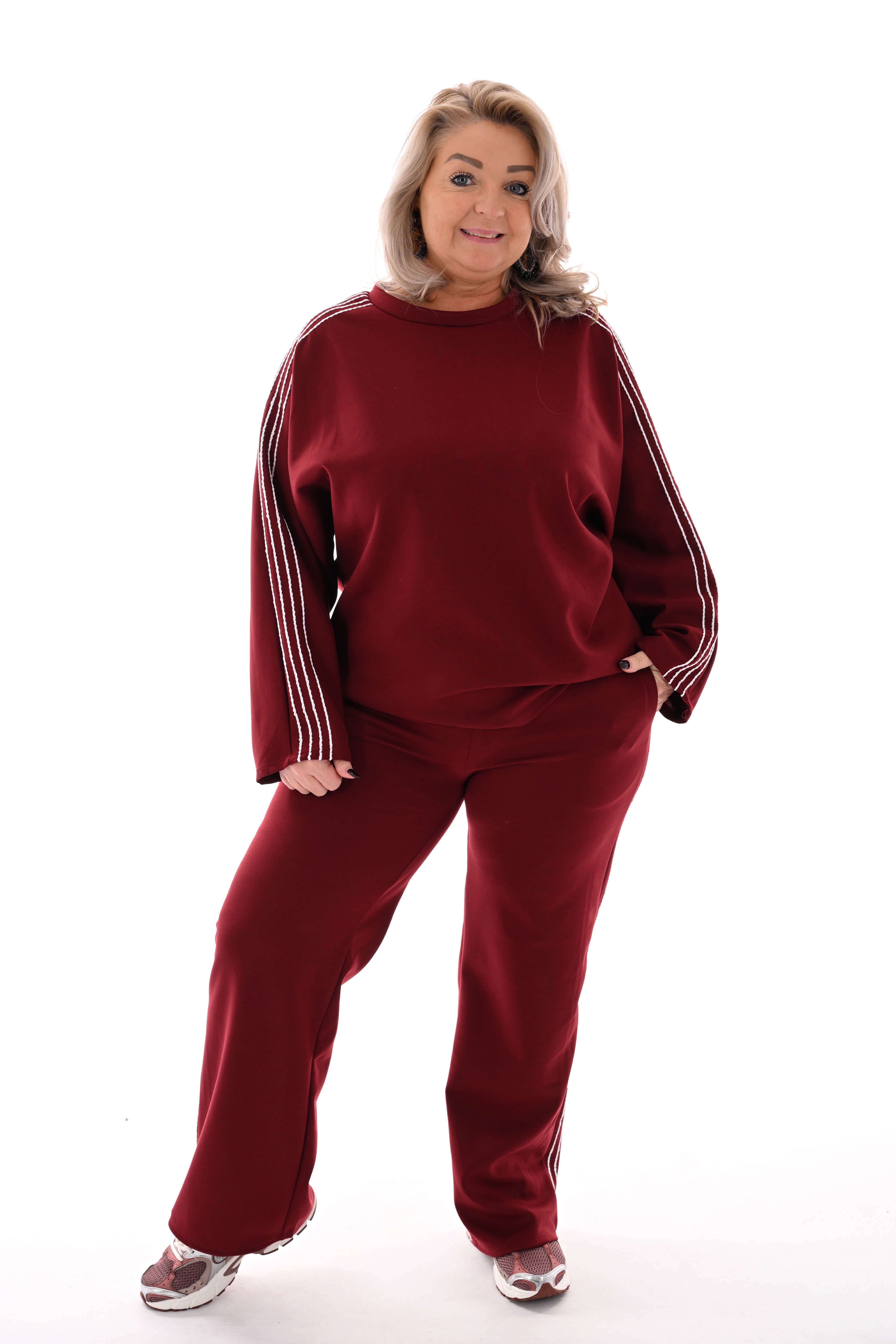 Tweedelig pak witte sierbies bordeaux