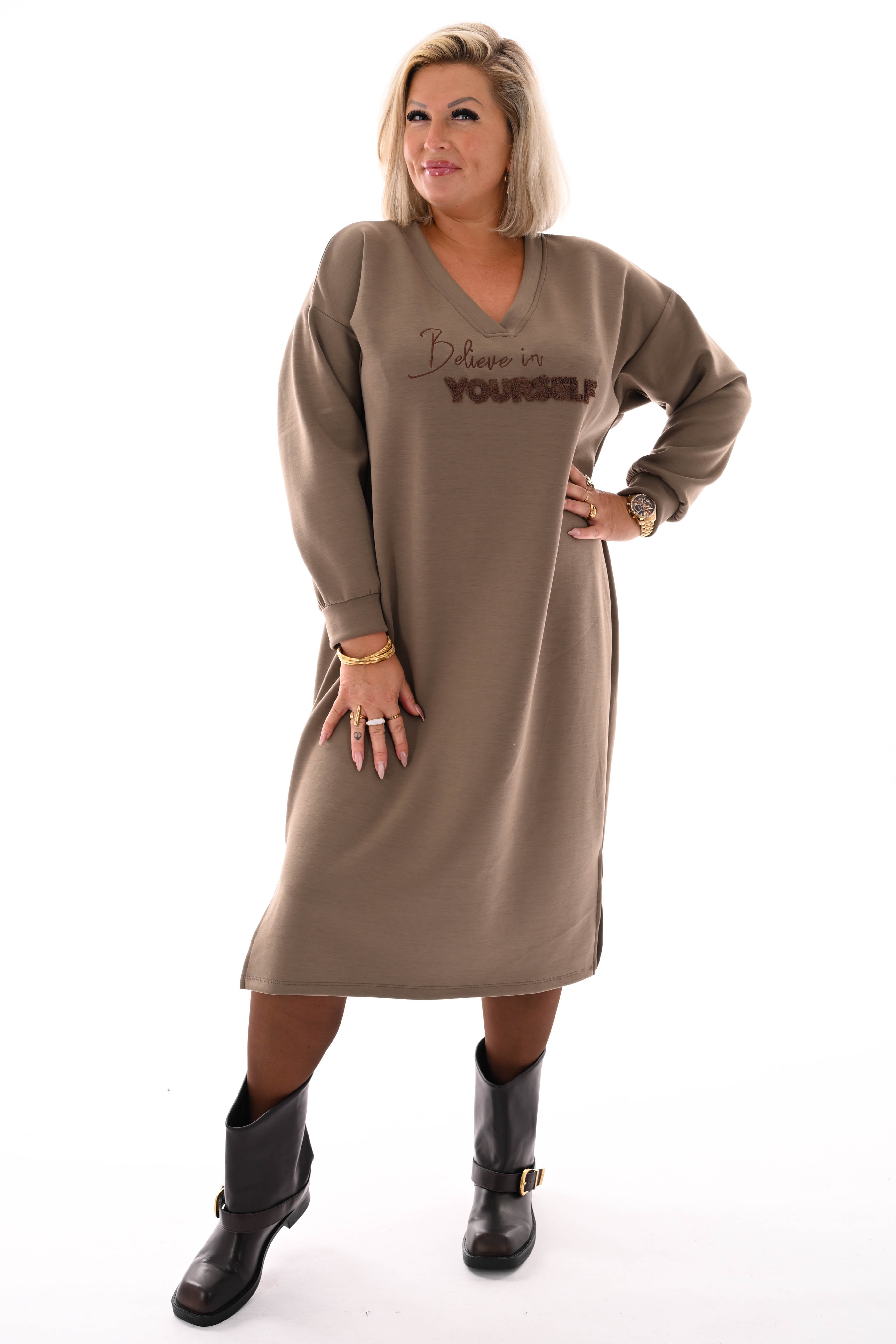 Sweaterdress believe in yourself lichtbruin