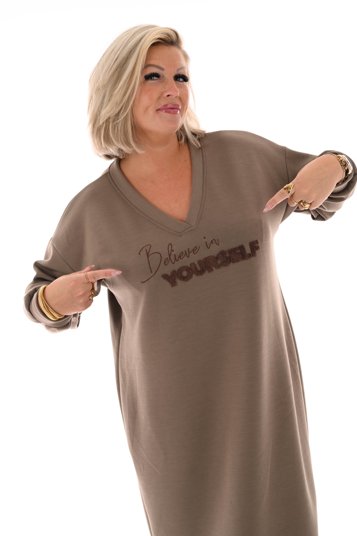 Sweaterdress believe in yourself lichtbruin