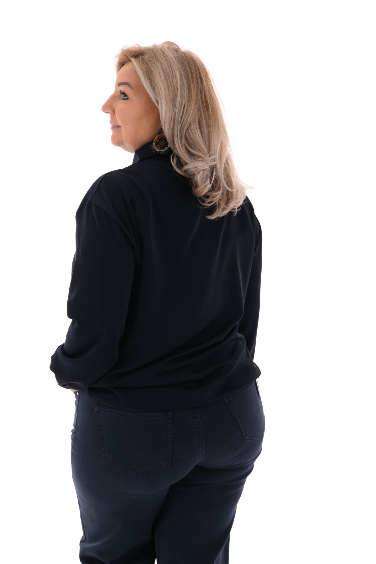 Doorknoop blouse gouden details marineblauw