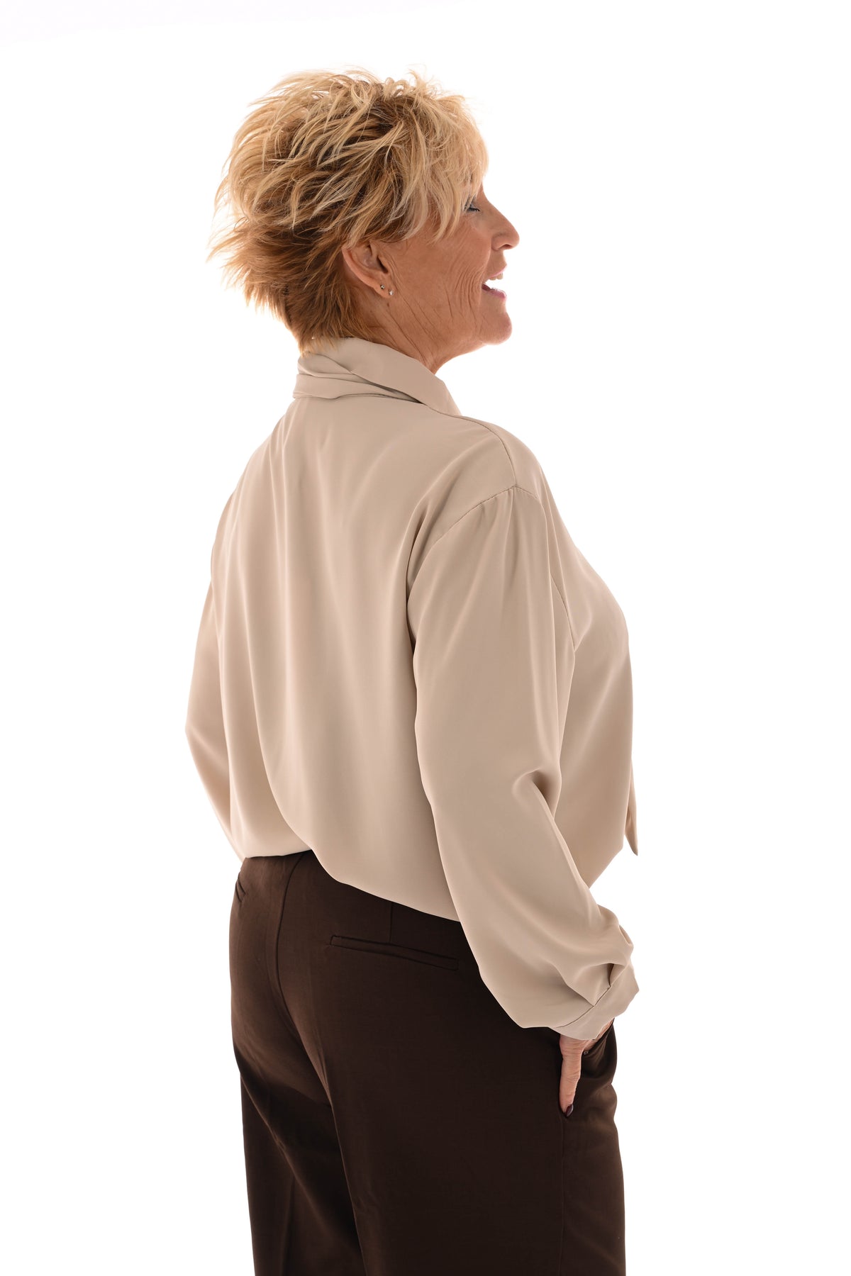 Doorknoop blouse gouden details beige