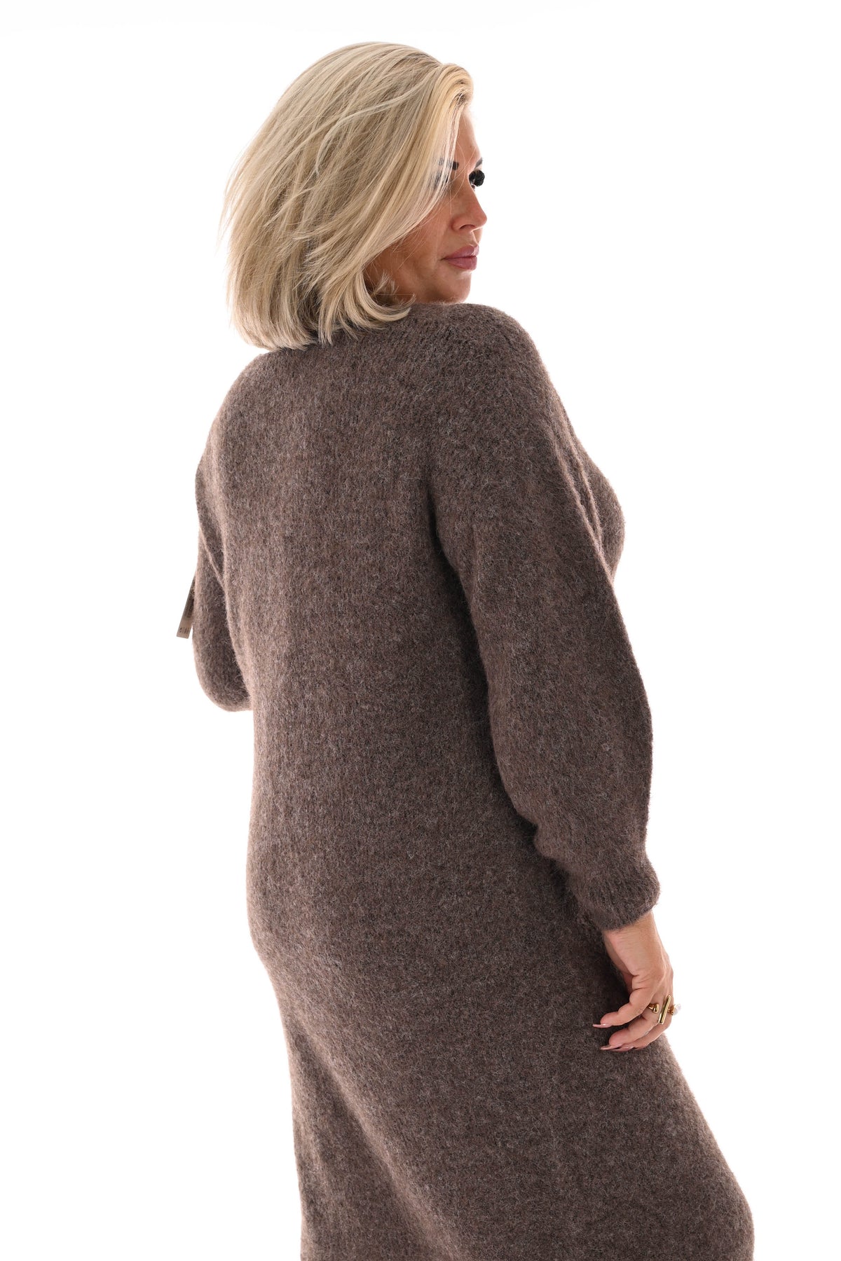 Jurk lang fijn gebreid  v-hals lichtbruin