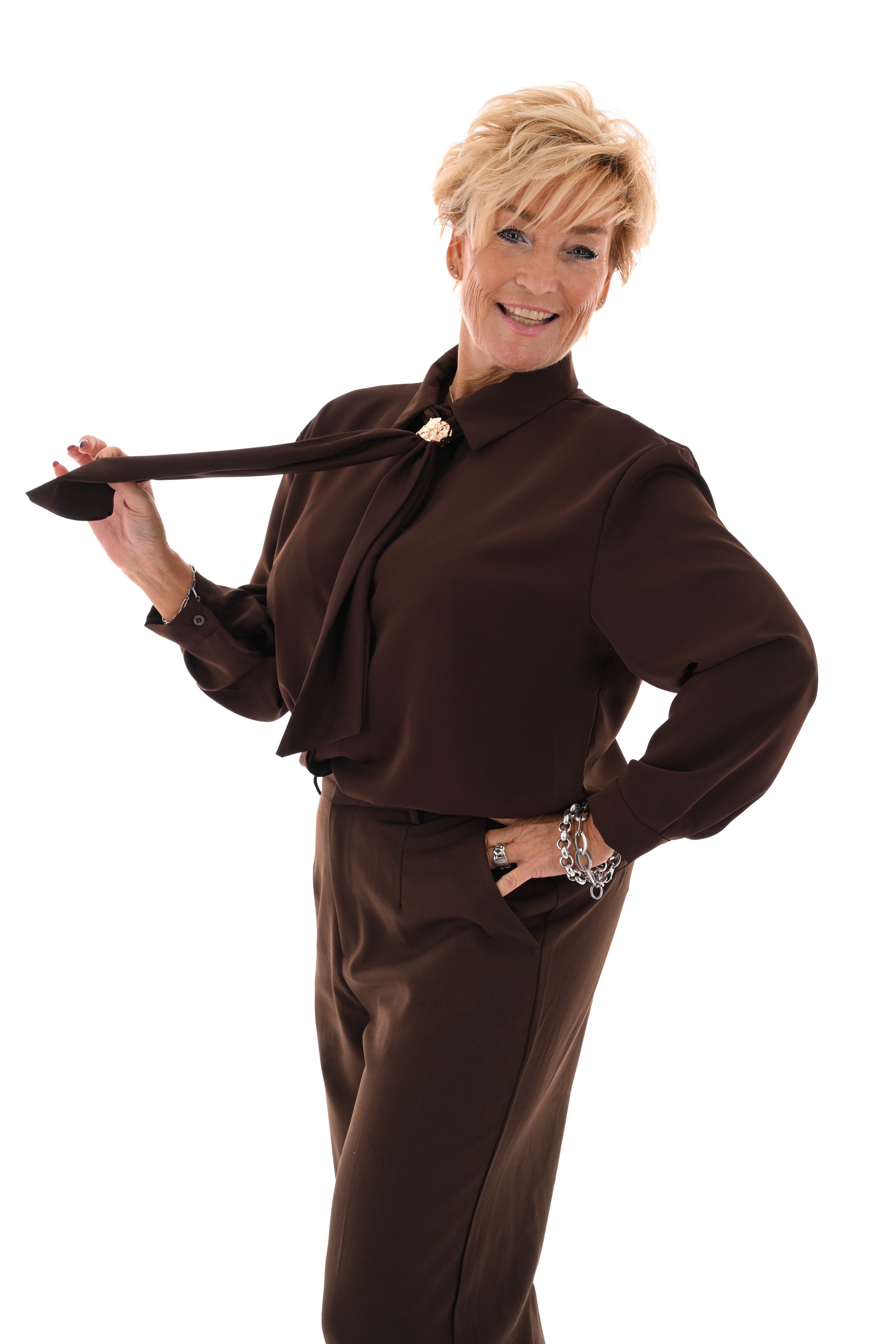 Doorknoop blouse gouden details donkerbruin