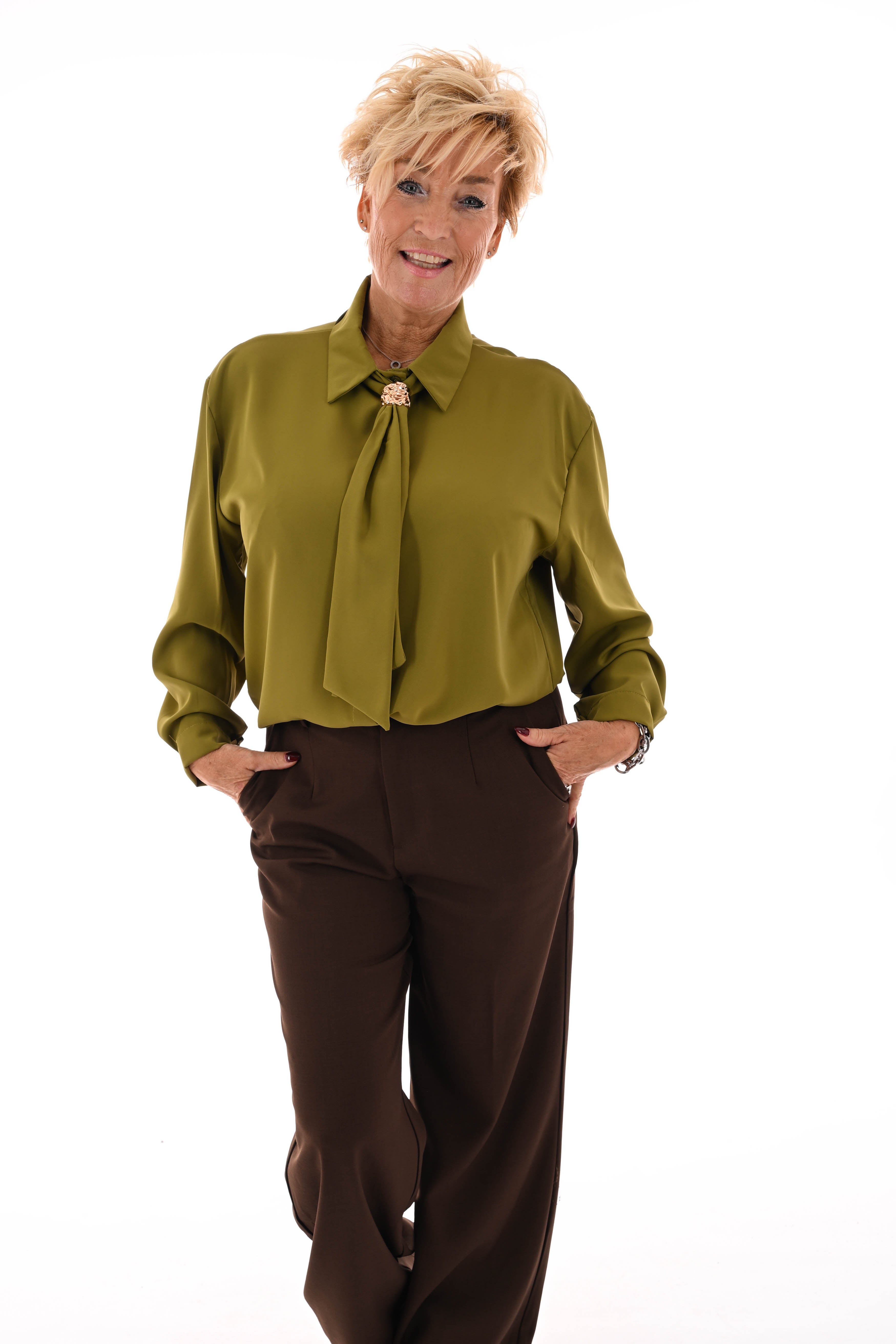 Doorknoop blouse gouden details groen