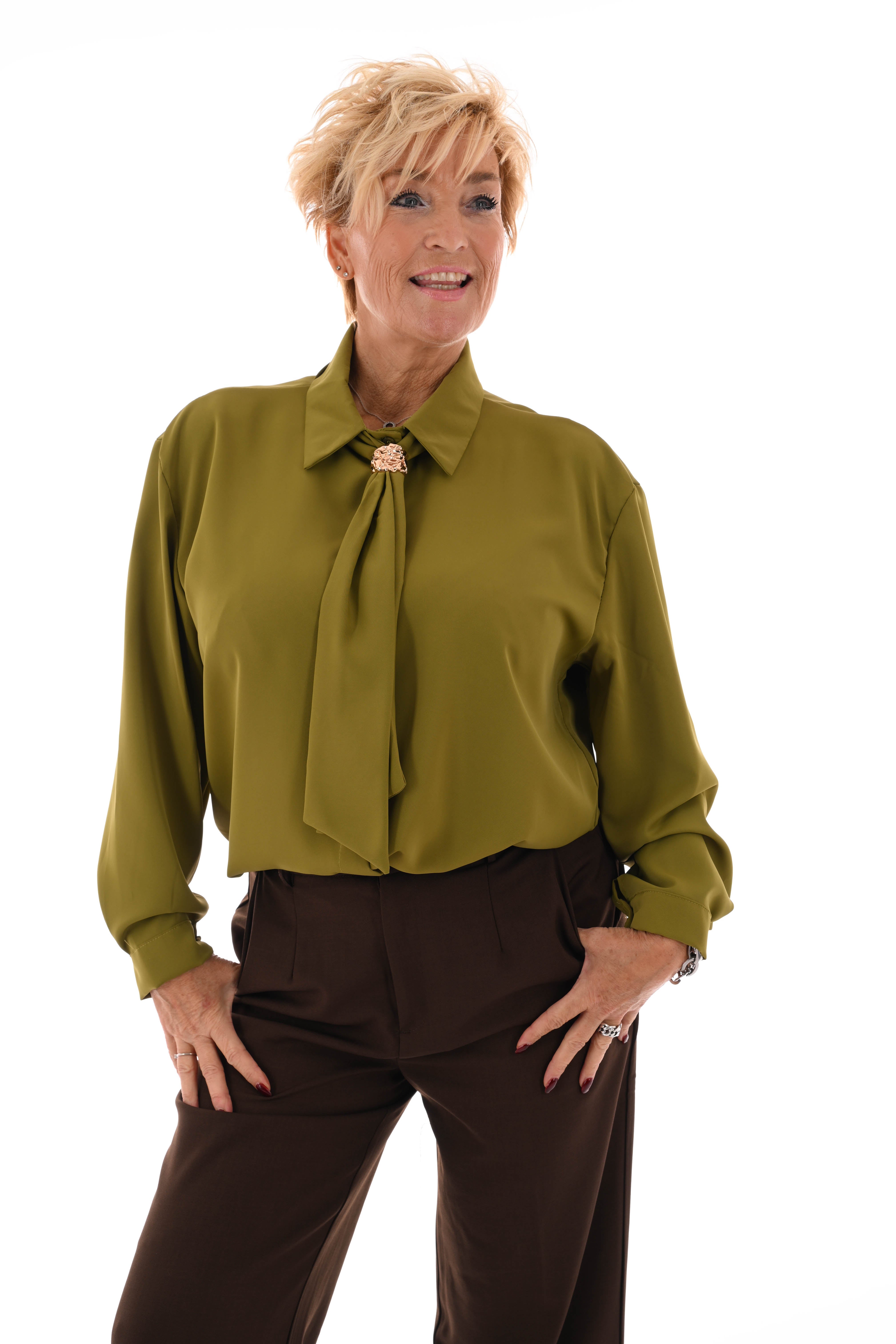 Doorknoop blouse gouden details groen