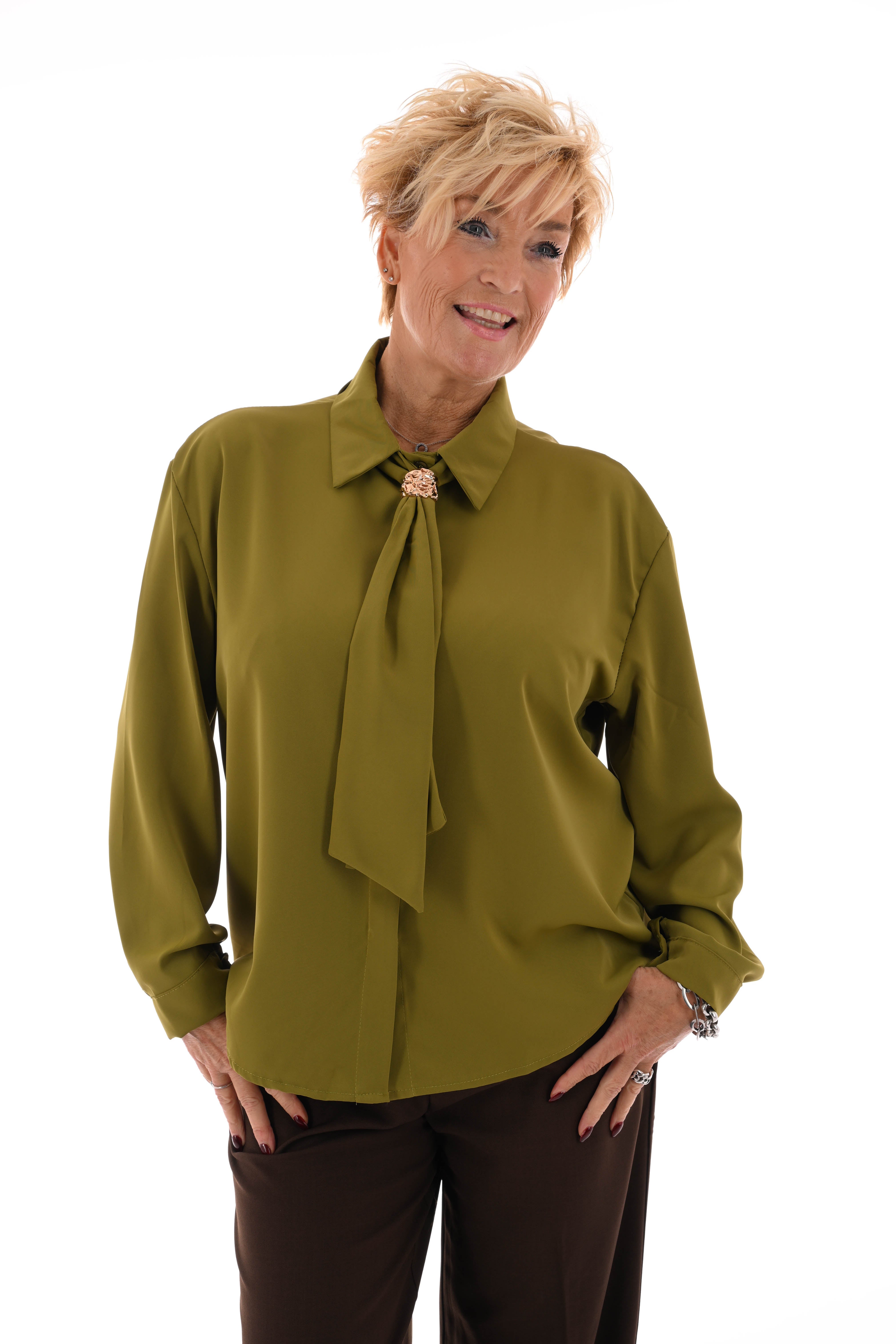Doorknoop blouse gouden details groen