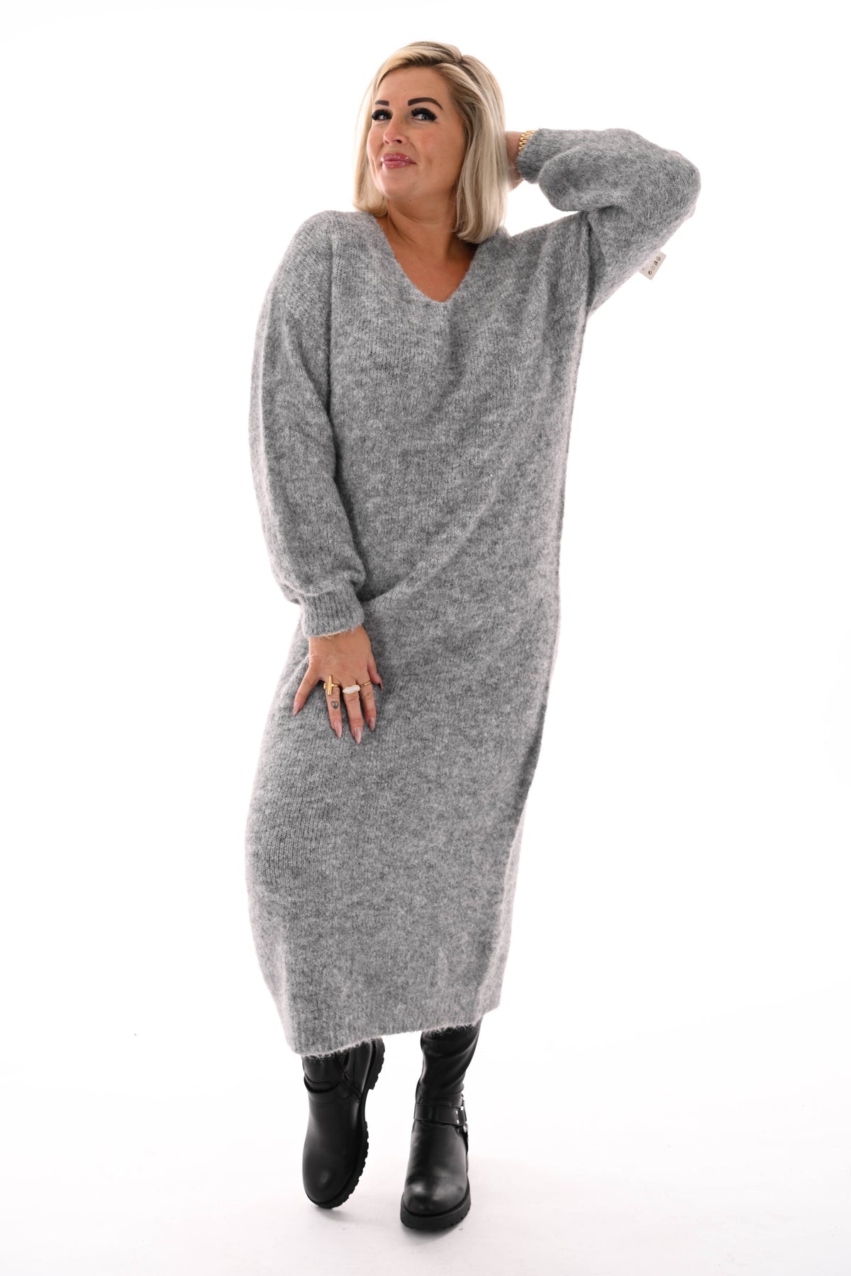 Jurk lang fijn gebreid  v-hals grijs