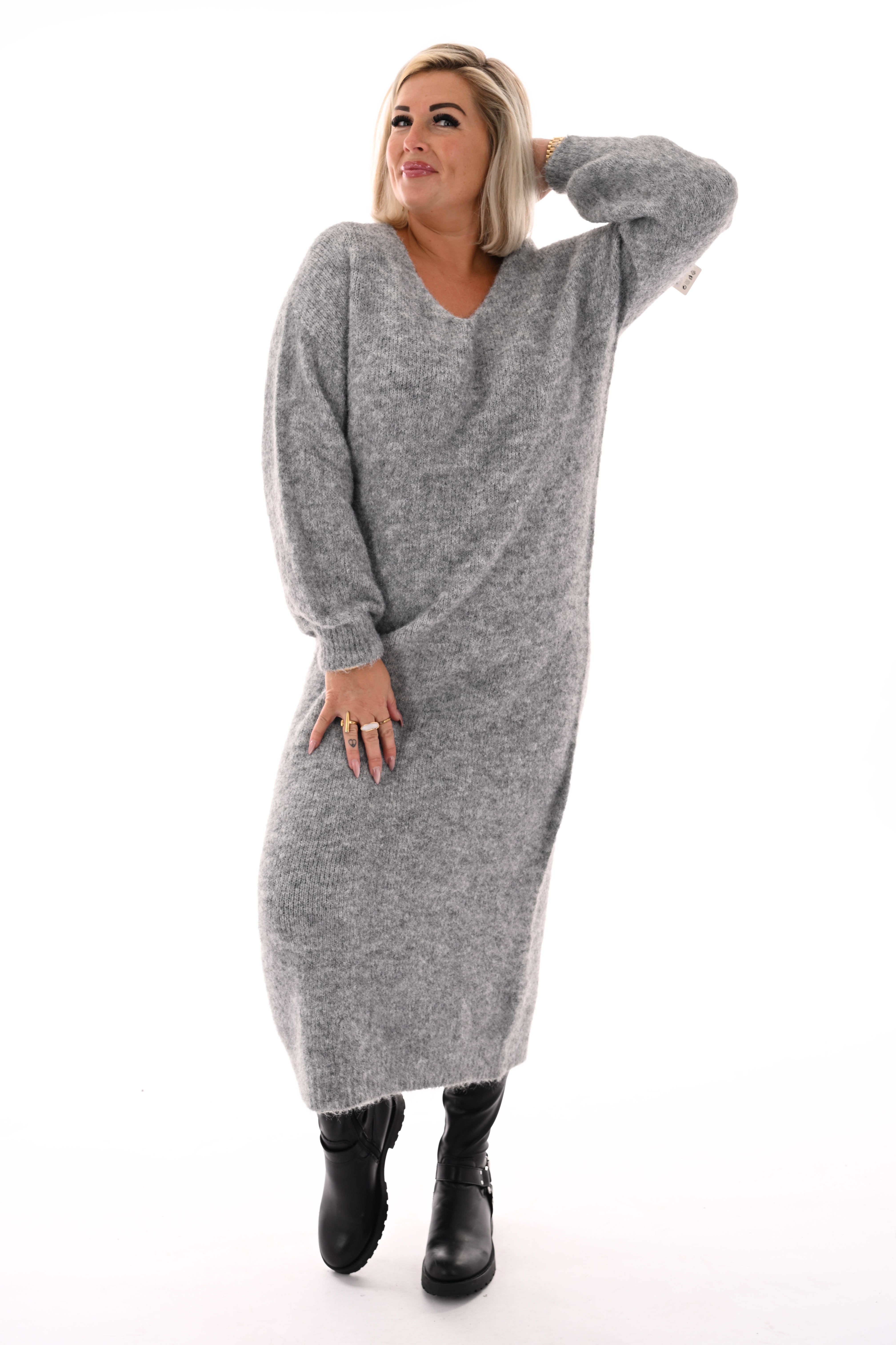 Jurk lang fijn gebreid  v-hals grijs