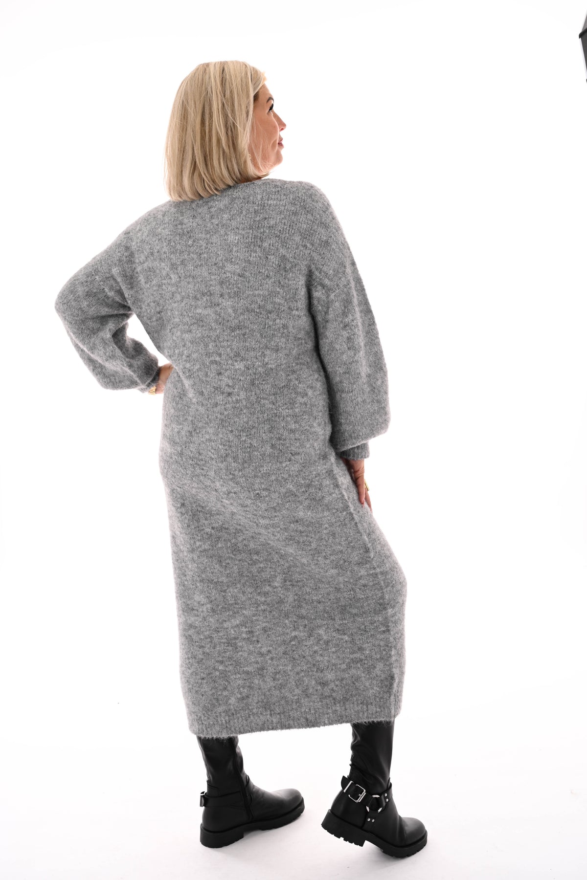 Jurk lang fijn gebreid  v-hals grijs