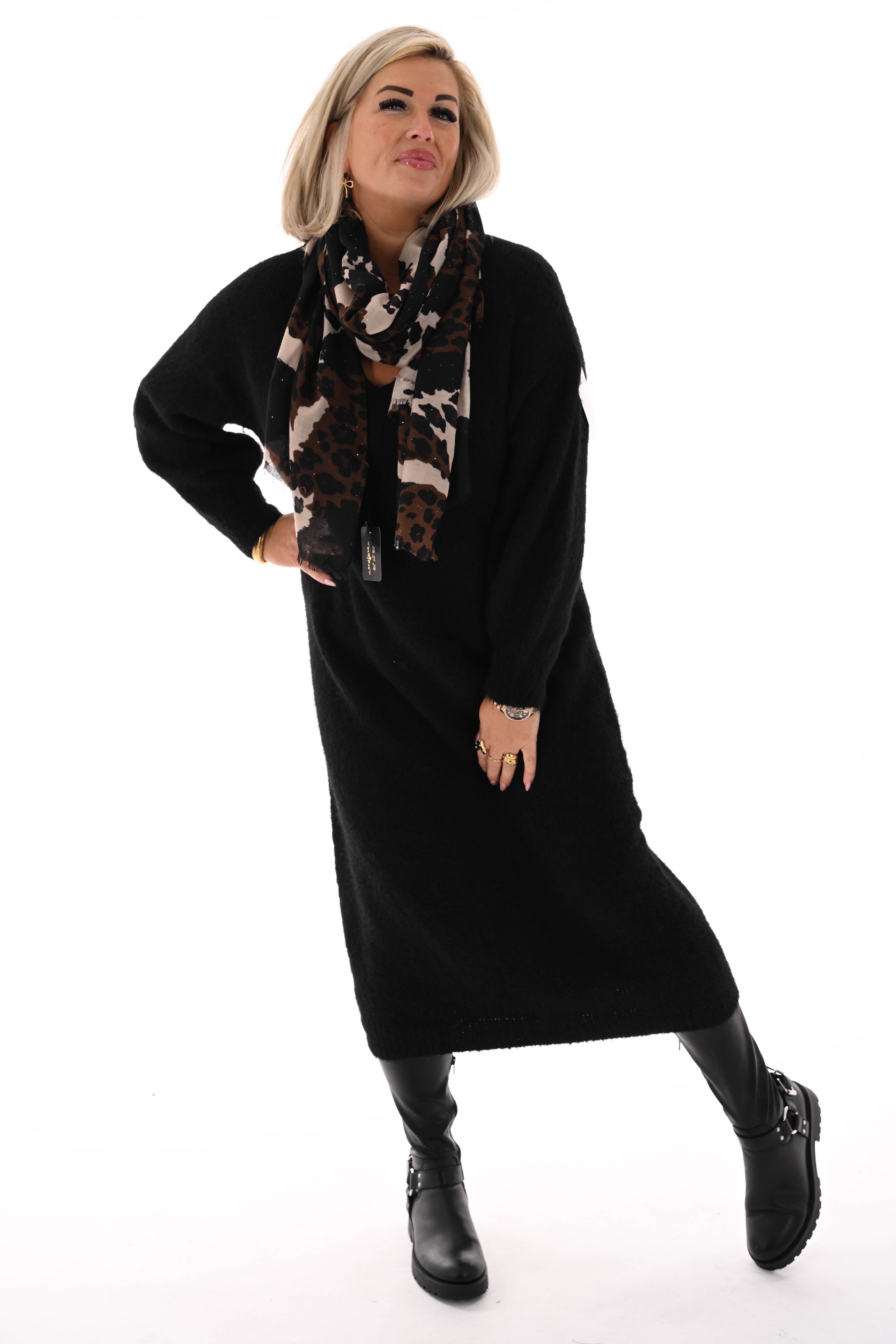 Jurk lang fijn gebreid  v-hals zwart