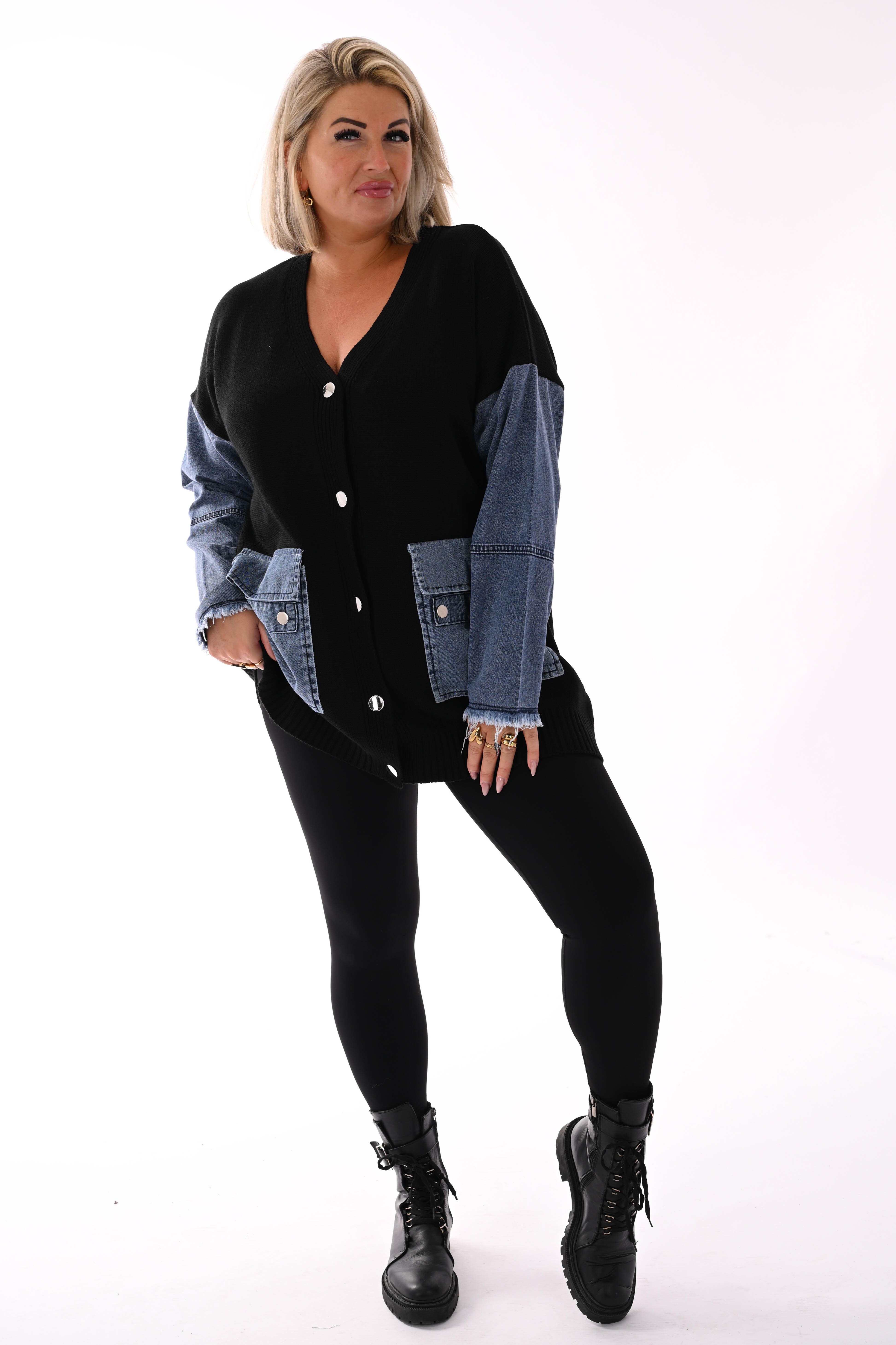 Gebreid vest met jeans zwart