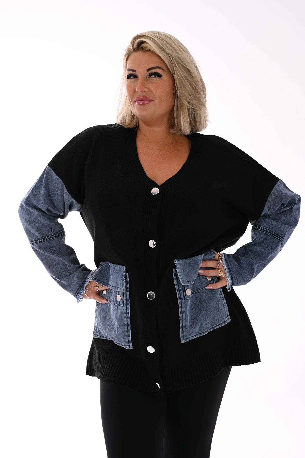 Gebreid vest met jeans zwart