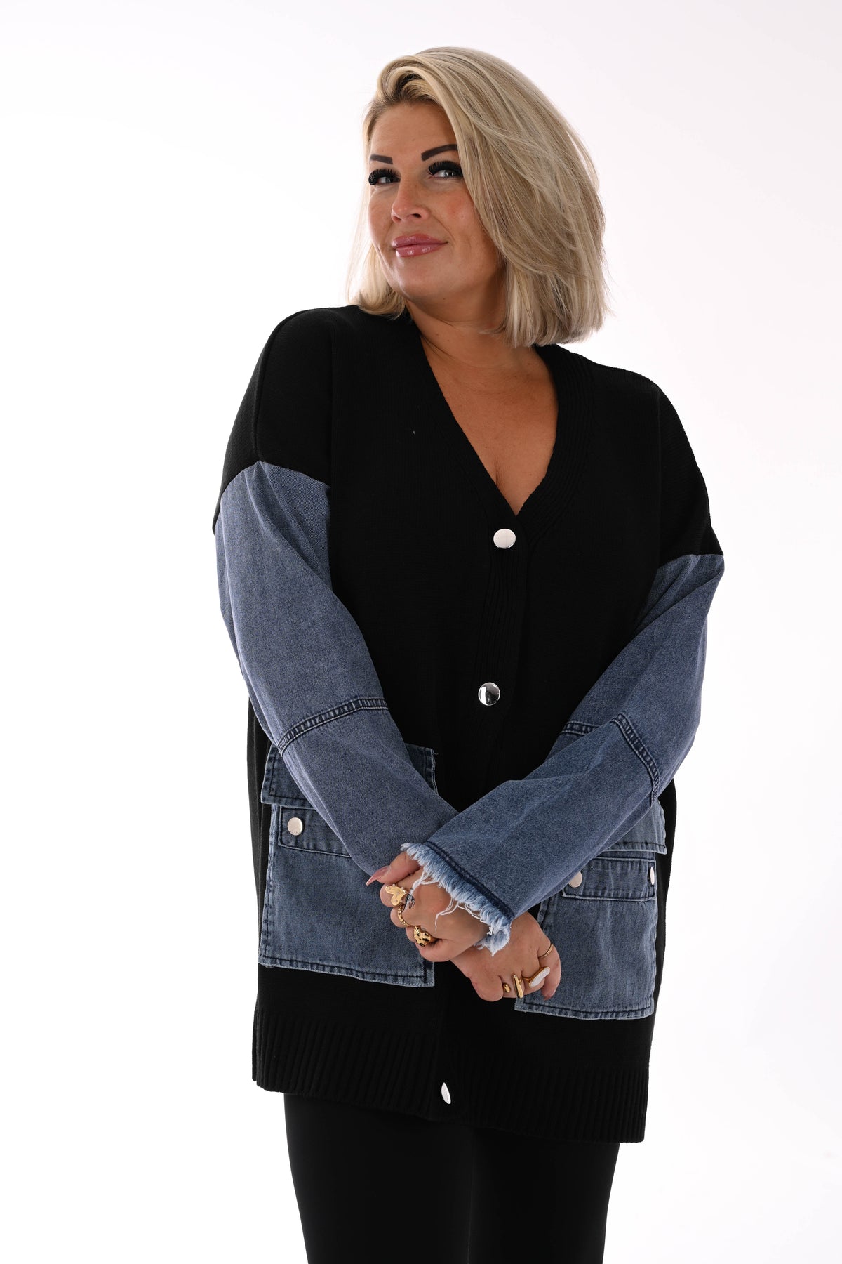 Gebreid vest met jeans zwart