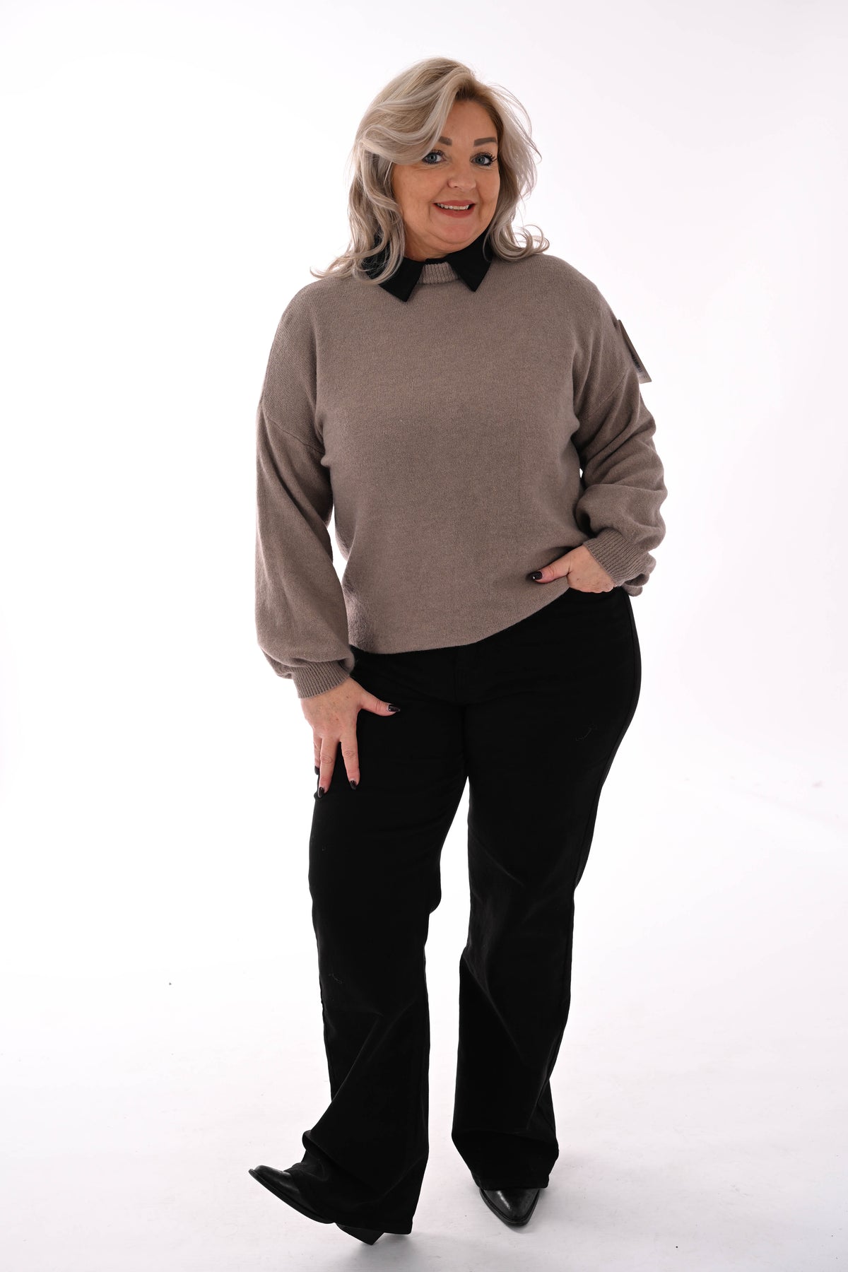 Fijn gebreide trui ronde hals uni lichtbruin