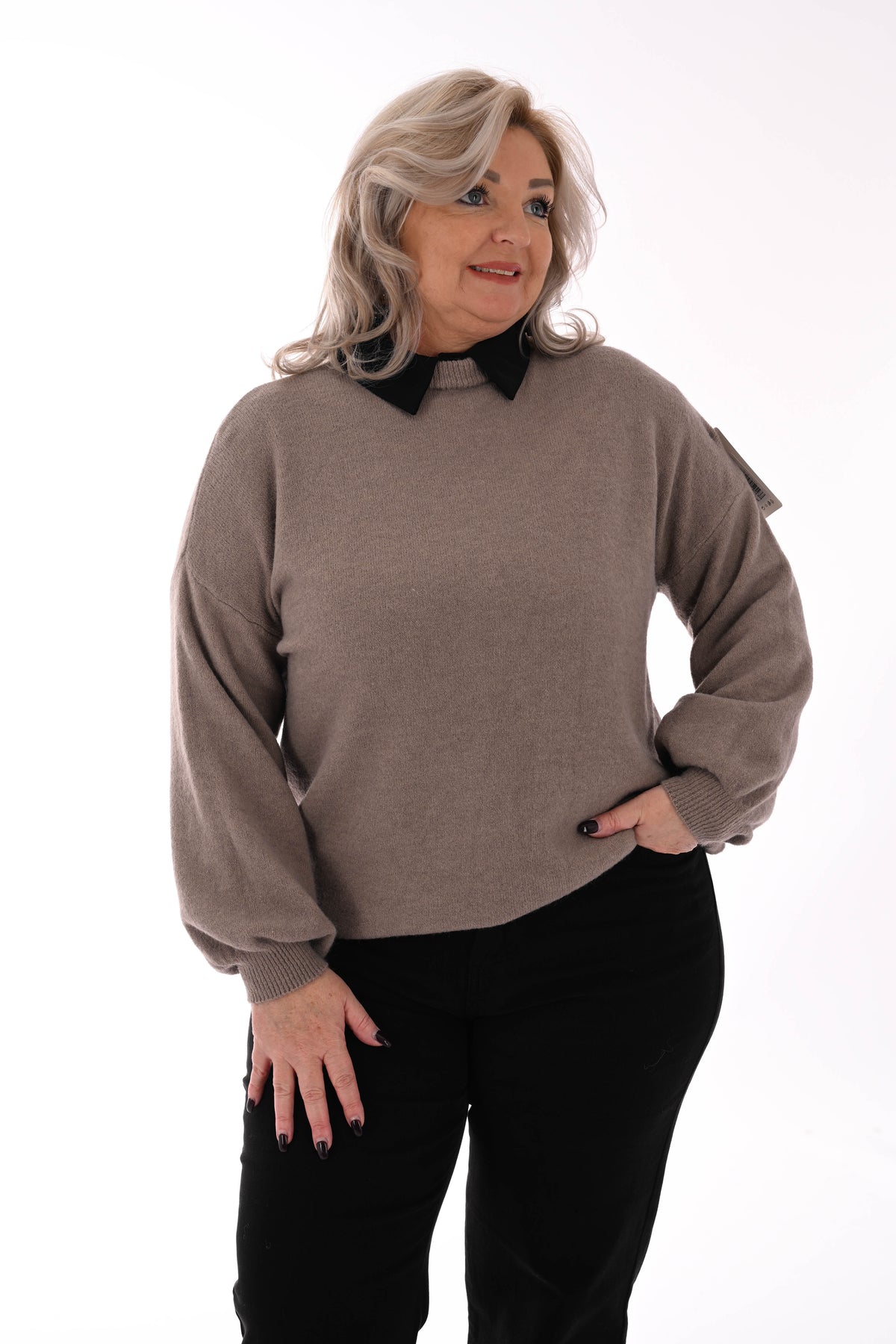 Fijn gebreide trui ronde hals uni lichtbruin