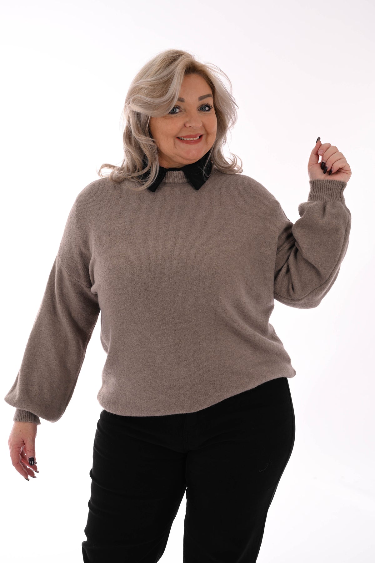 Fijn gebreide trui ronde hals uni lichtbruin