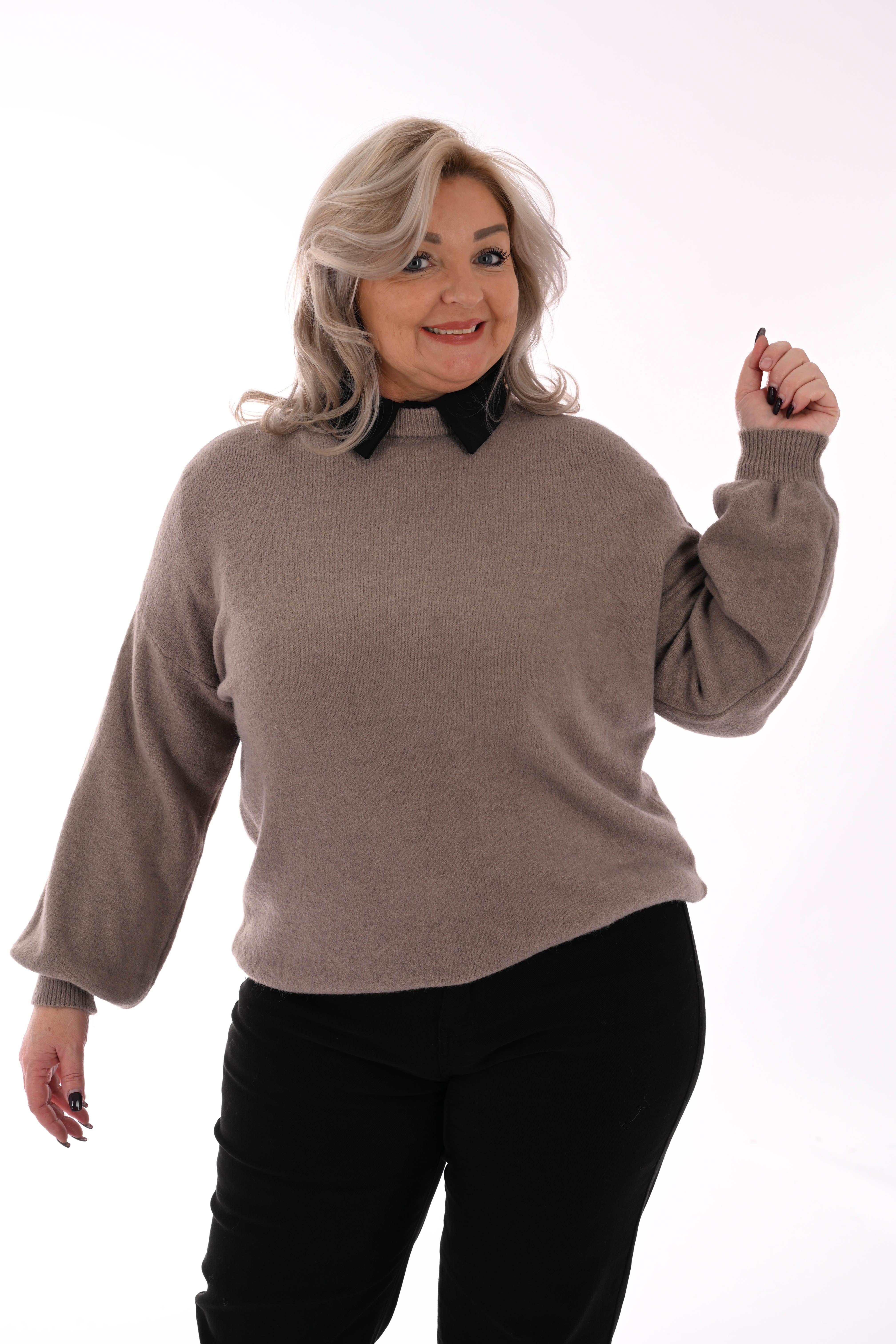 Fijn gebreide trui ronde hals uni lichtbruin