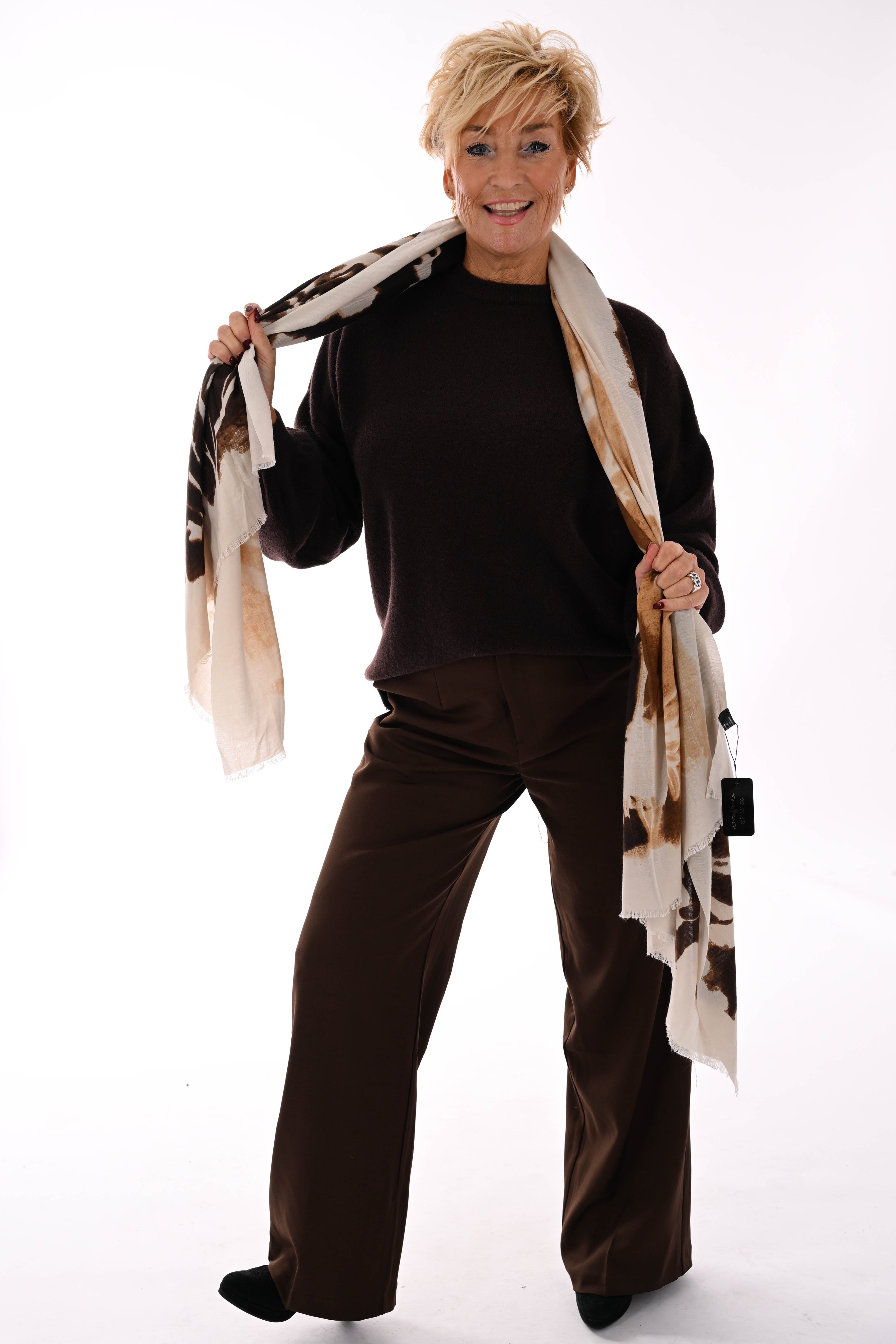 Fijn gebreide trui ronde hals uni donkerbruin