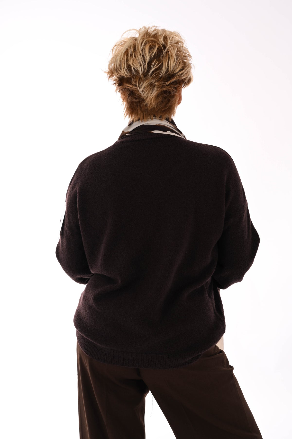 Fijn gebreide trui ronde hals uni donkerbruin