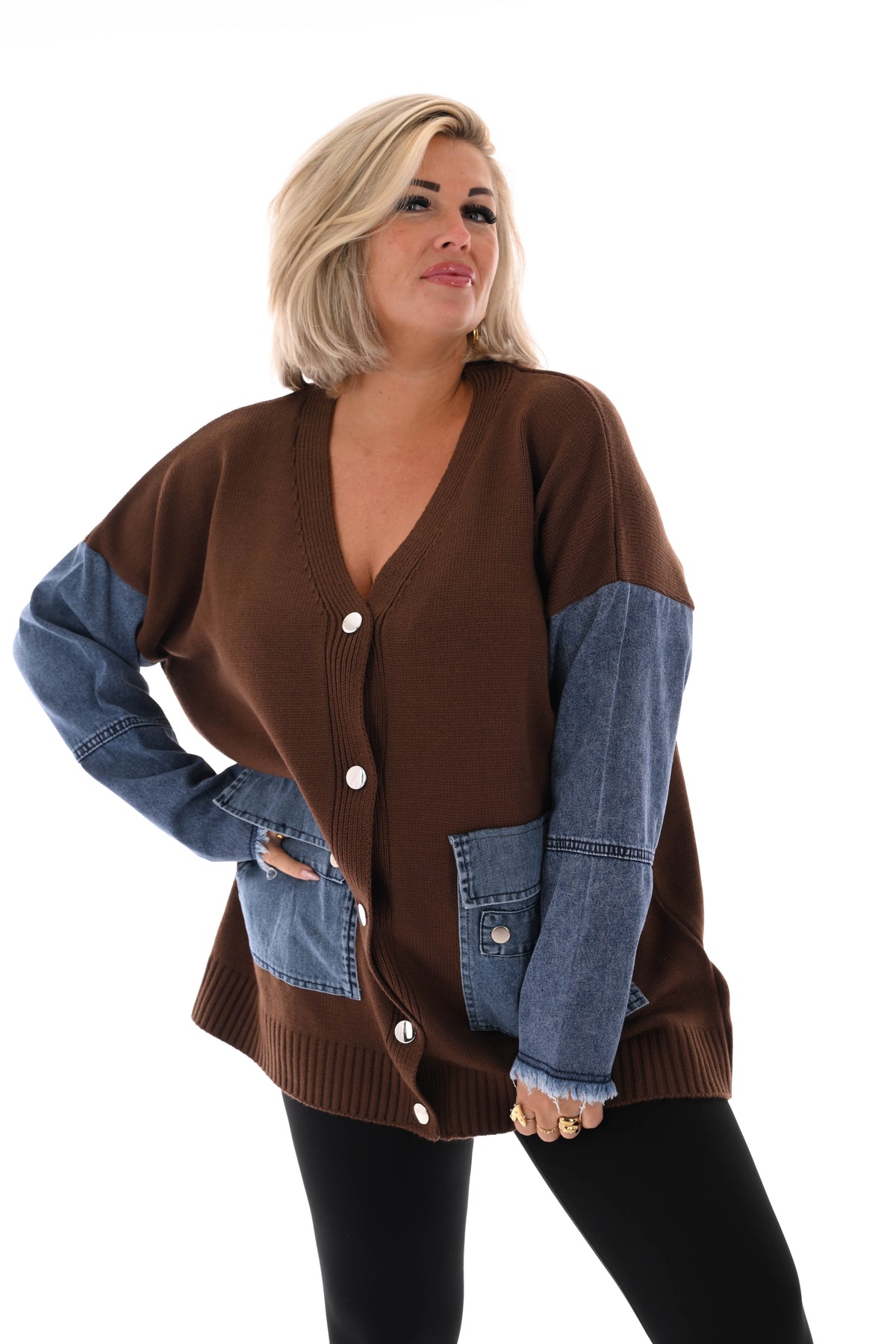 Gebreid vest met jeans bruin