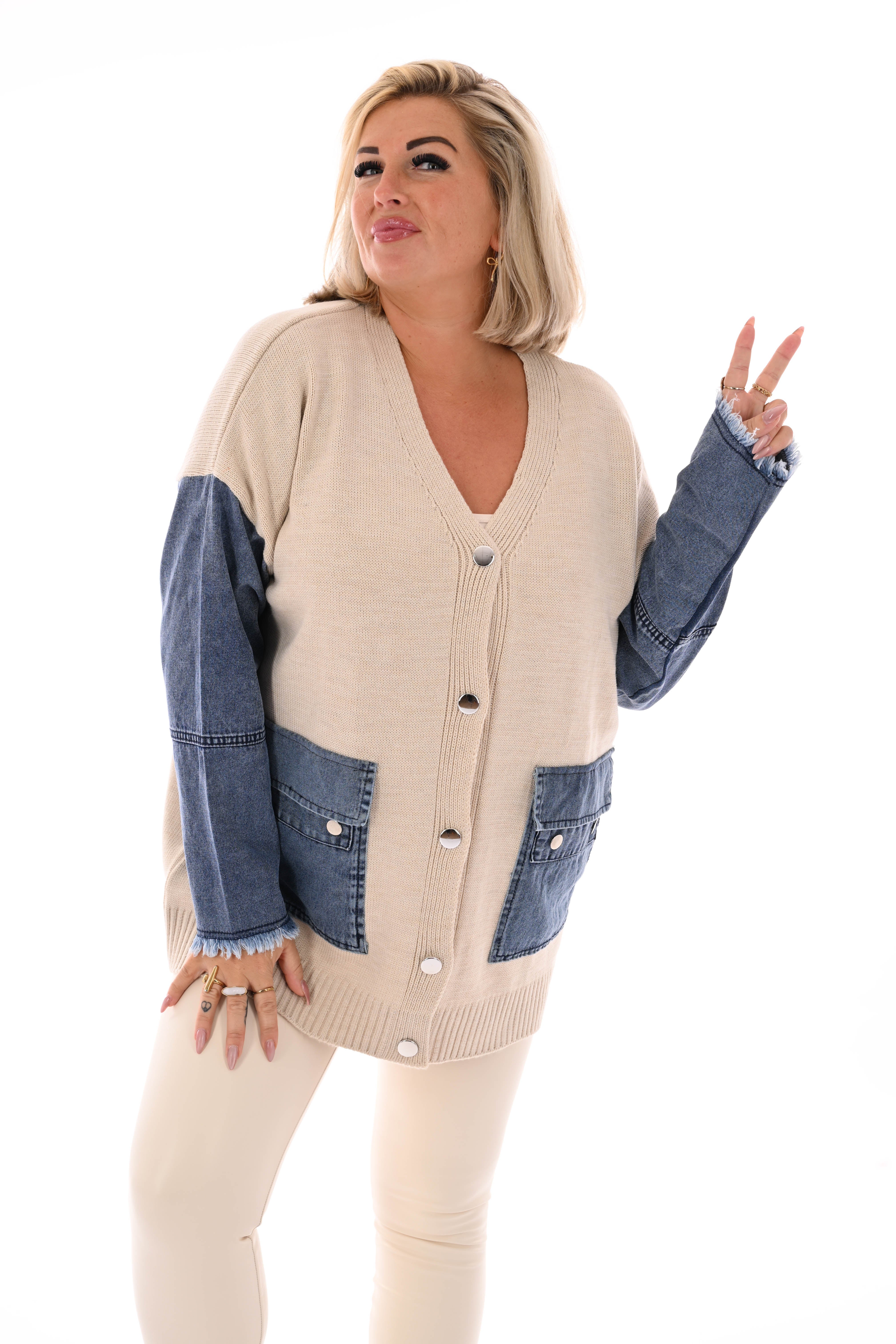 Gebreid vest met jeans beige