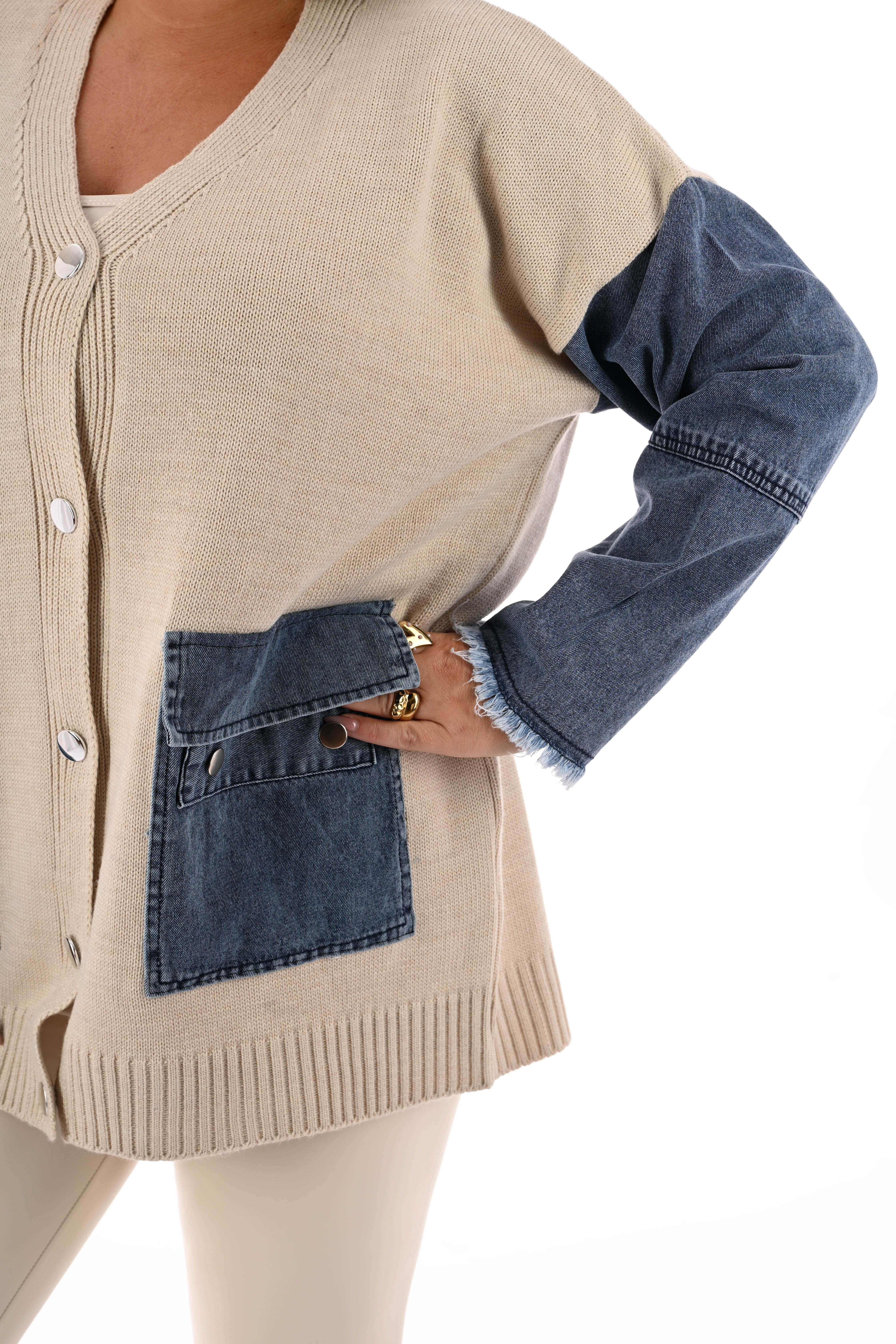 Gebreid vest met jeans beige