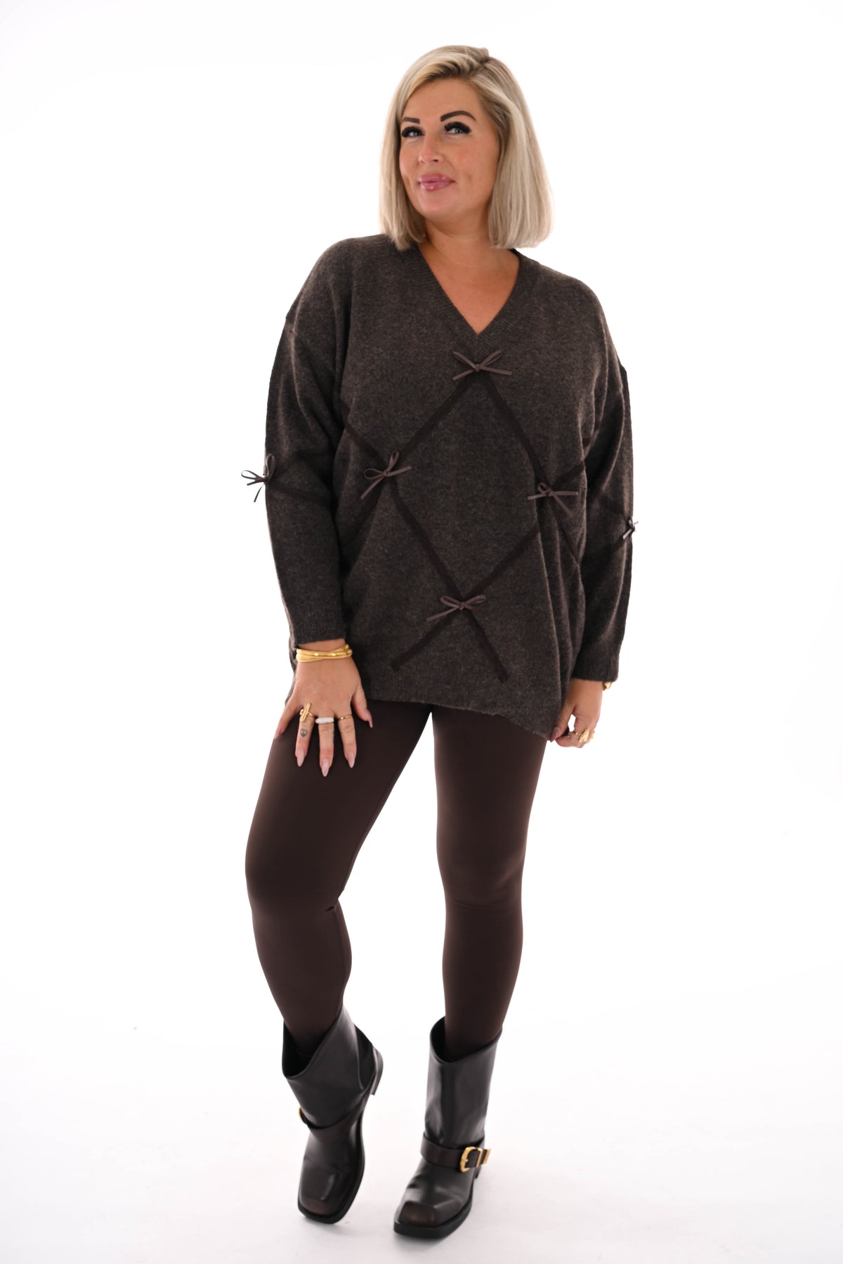 Trui met kant en strikjes donkerbruin