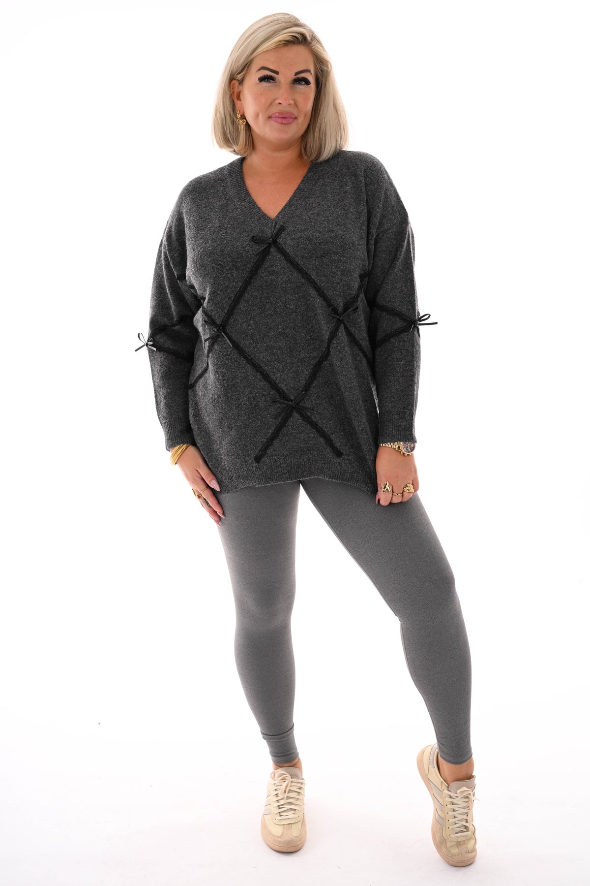 Trui met kant en strikjes antraciet