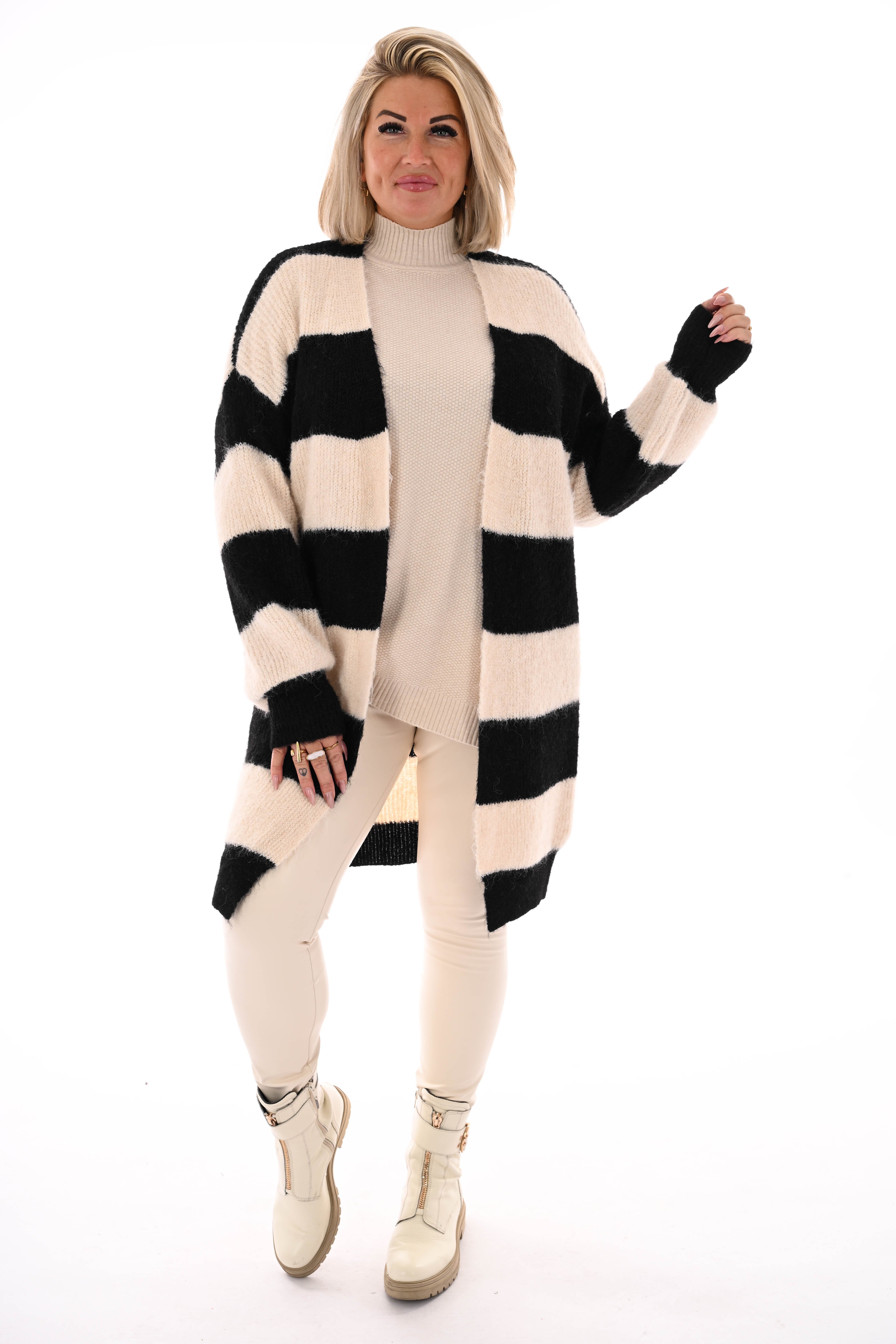 Half lang vest gestreept met pofmouwen zwart/roomwit