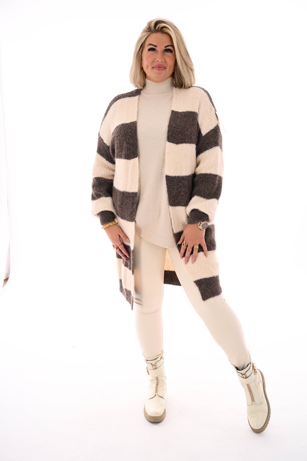 Half lang vest gestreept met pofmouwen taupe/roomwit