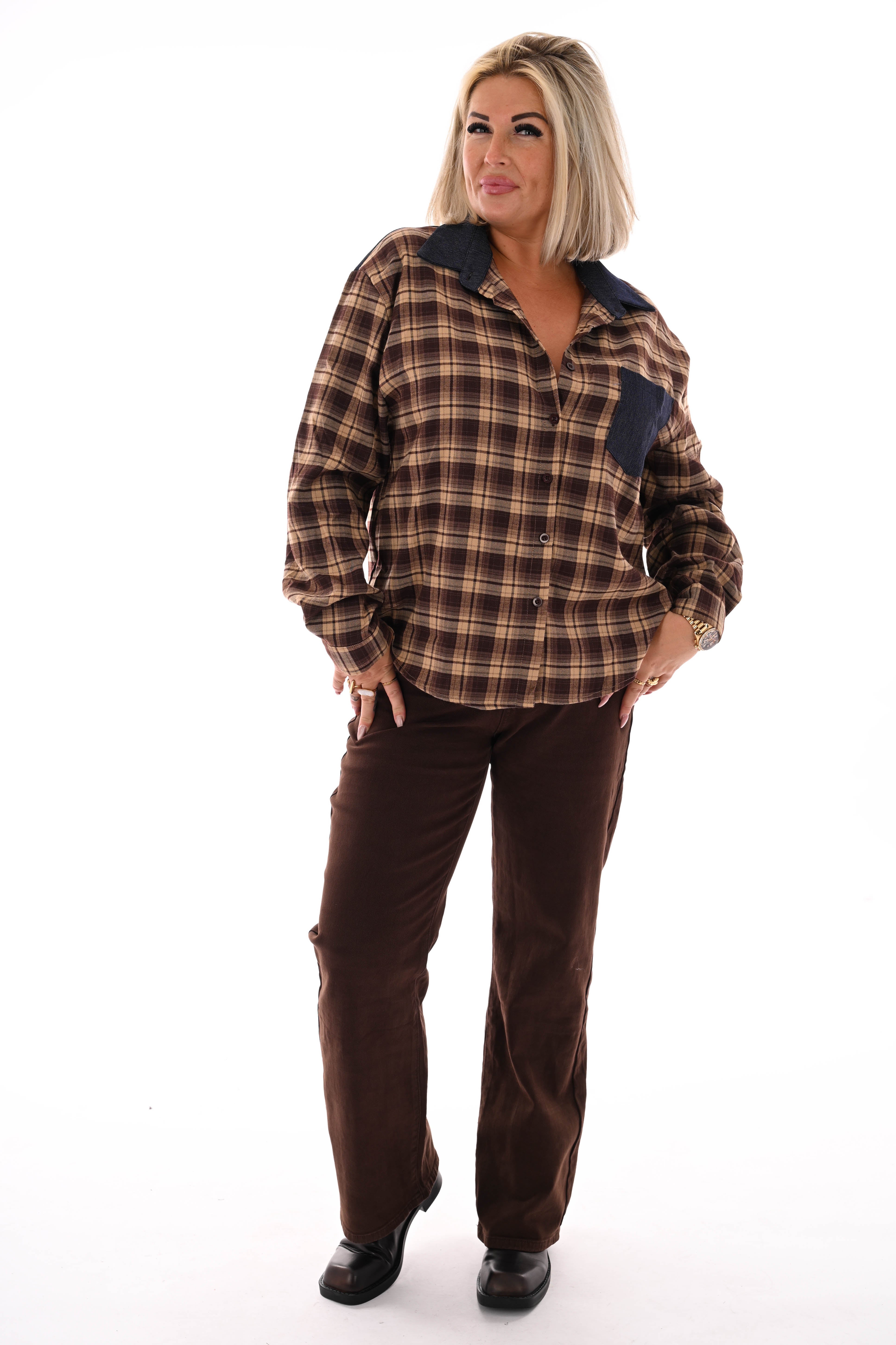 Houthakkers met jeans blouse bruin