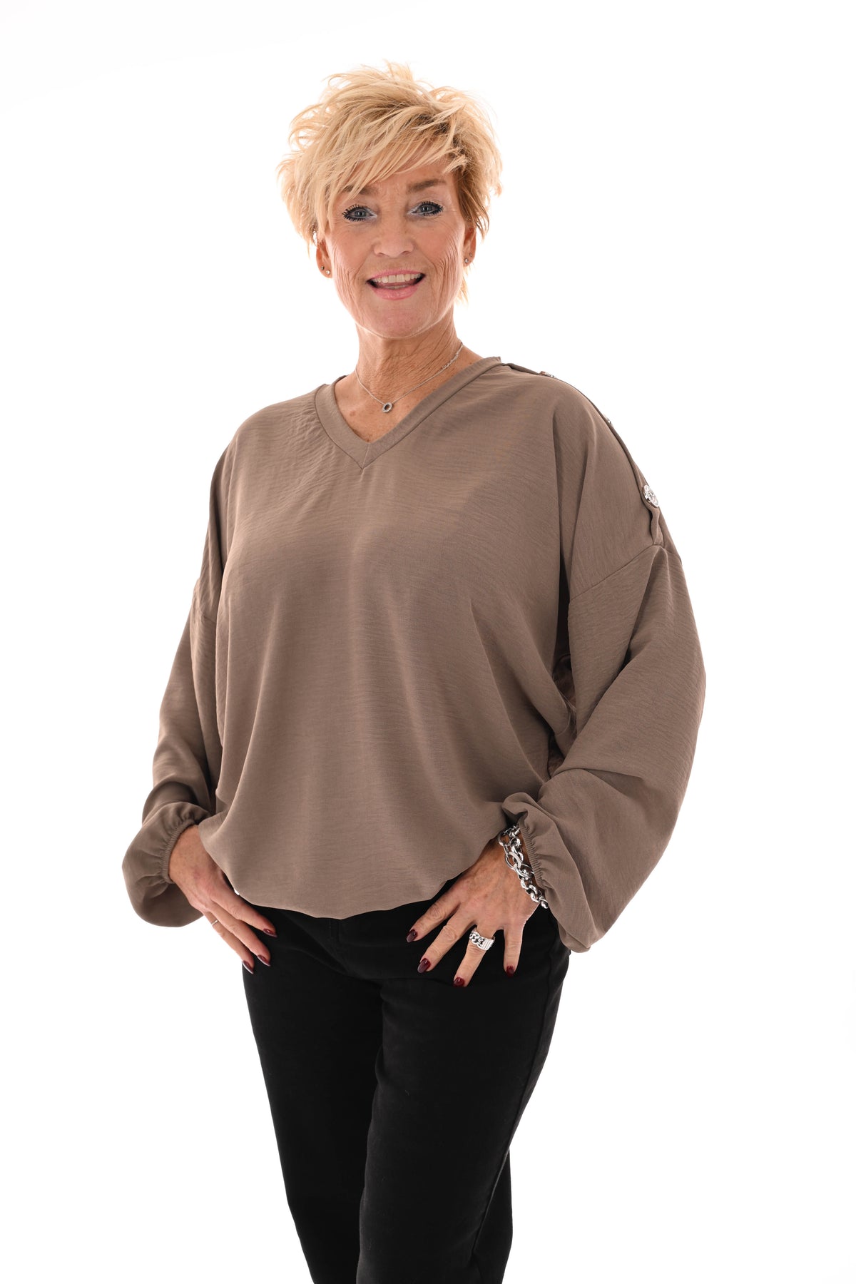 Top v-hals met knopen op de schouders taupe