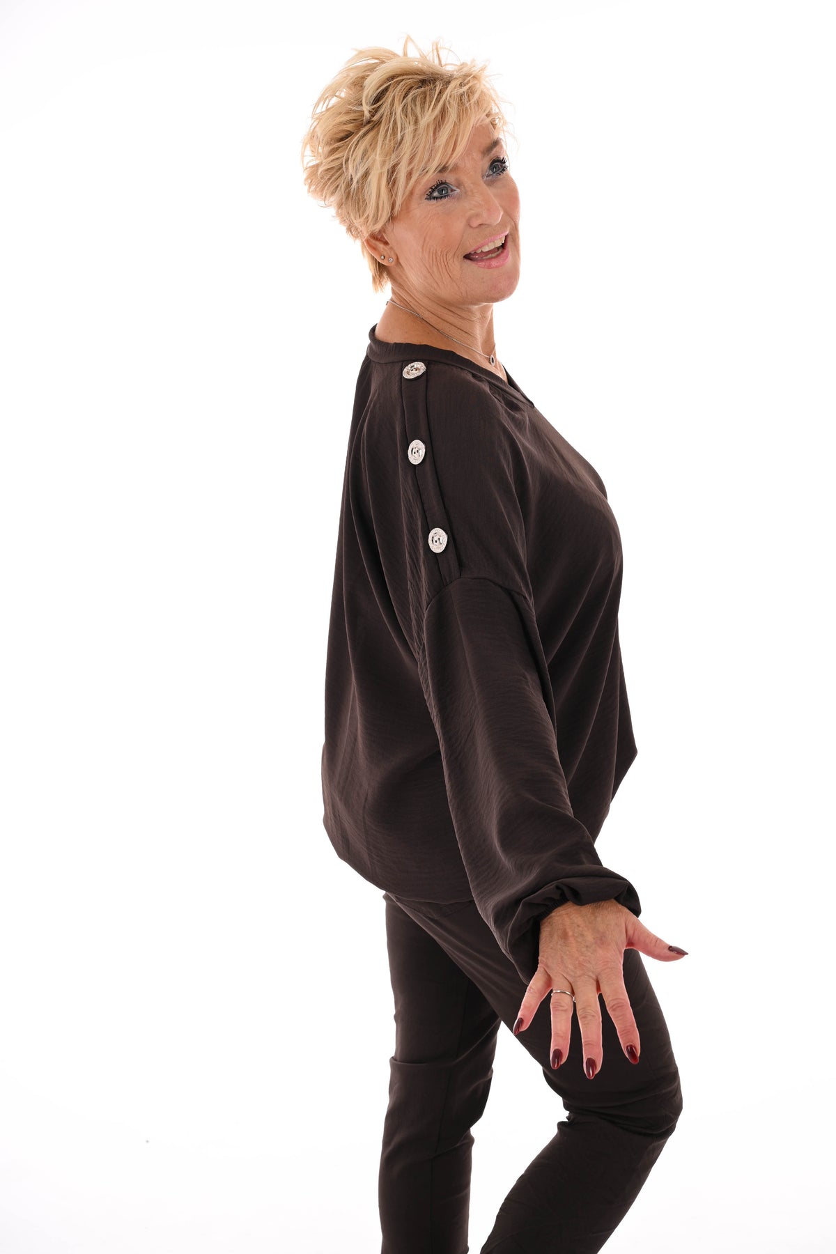 Top v-hals met knopen op de schouders bruin