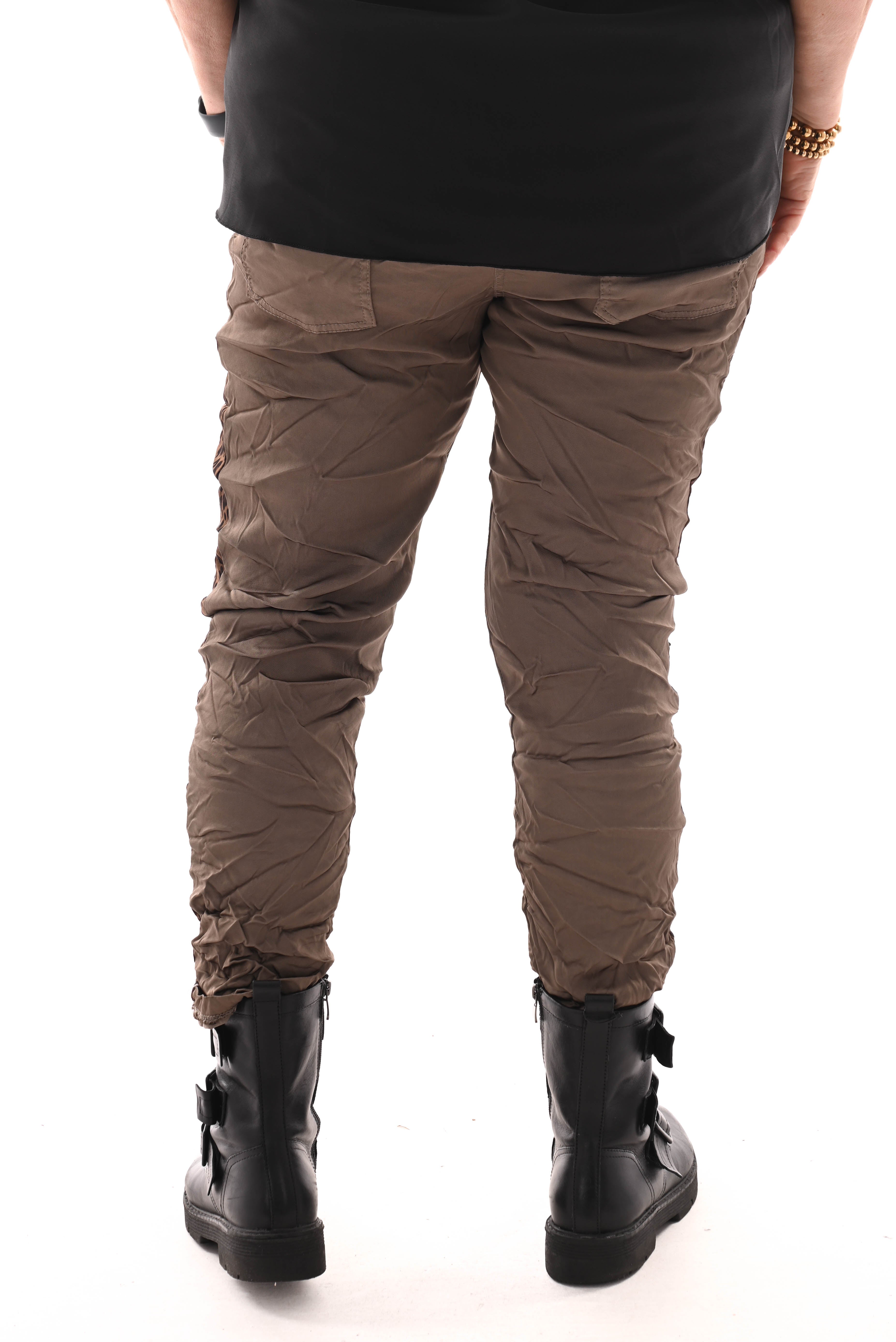 Silky stretchbroek panterbies taupe
