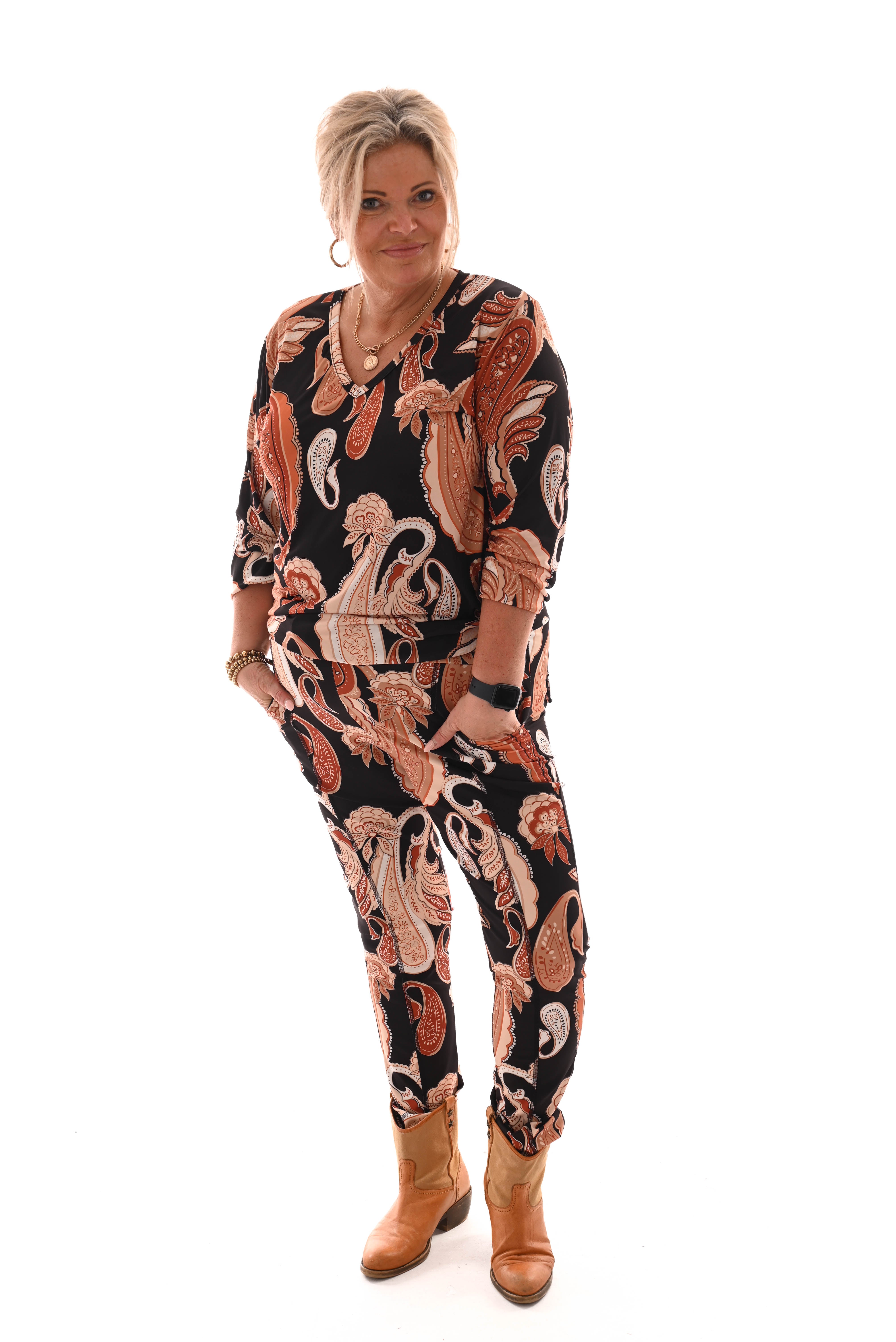 Tweedelig pak paisley v-hals lange mouwen zwart