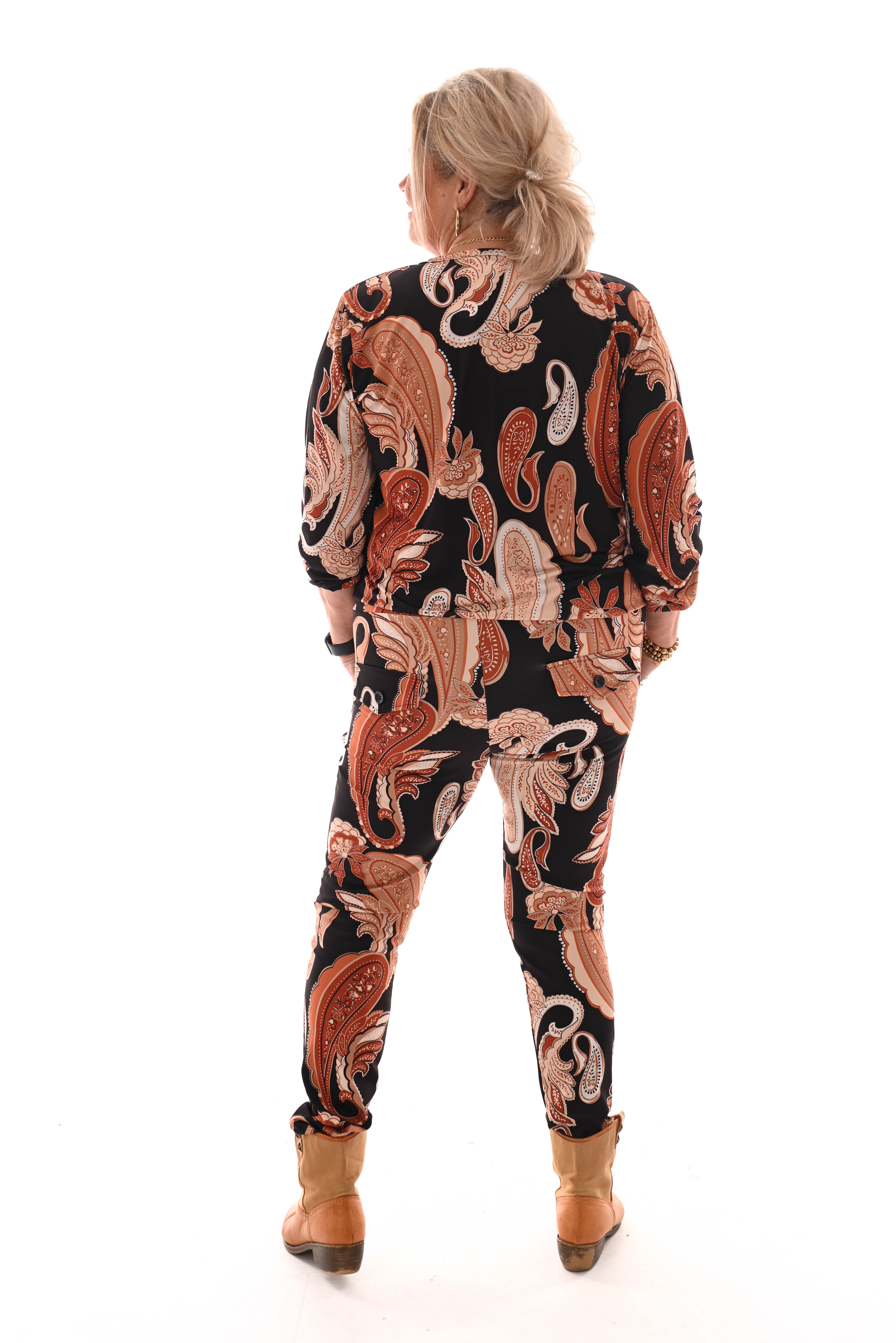 Tweedelig pak paisley v-hals lange mouwen zwart